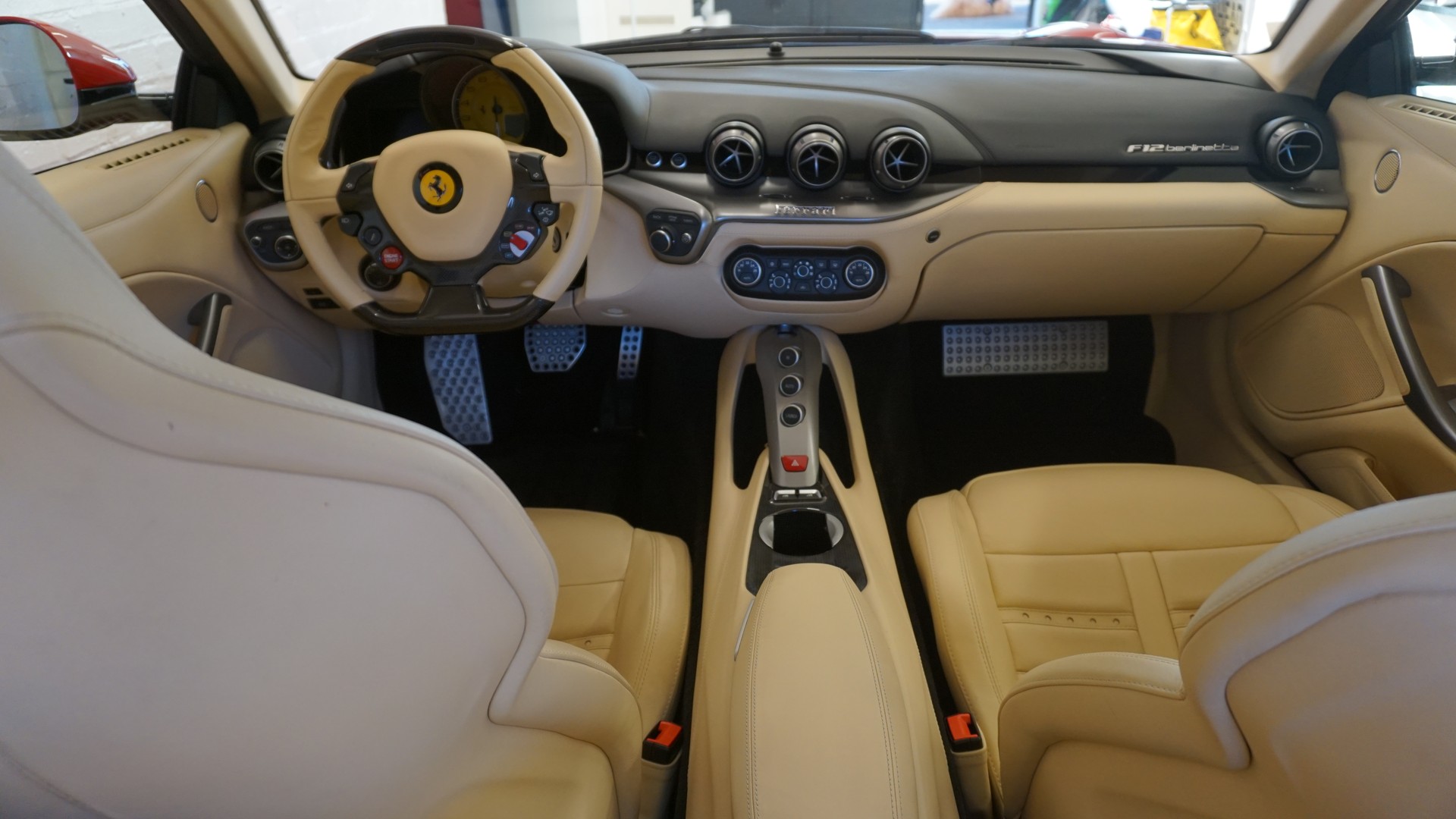 FERRARI F12 Berlinetta-image-4
