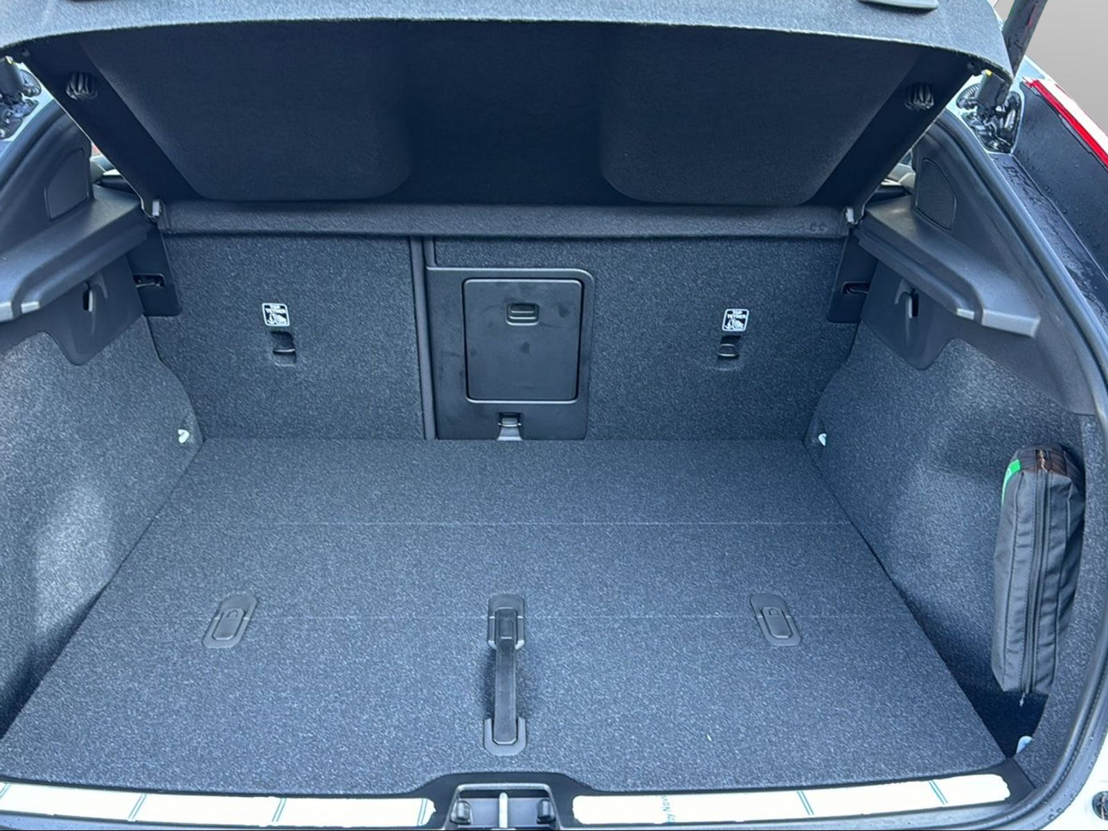 Image VOLVO C40 C40 Recharge E80 82kWh Pure Electric Plus