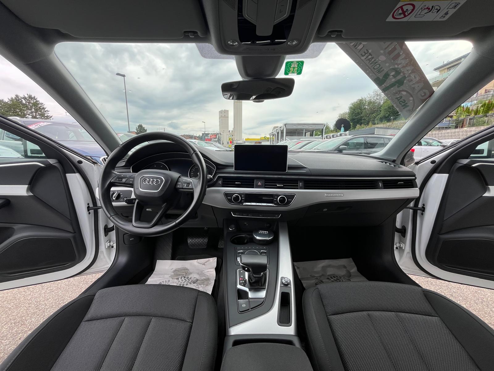 AUDI A4 Avant 40 TDI quattro S-tronic-image-8