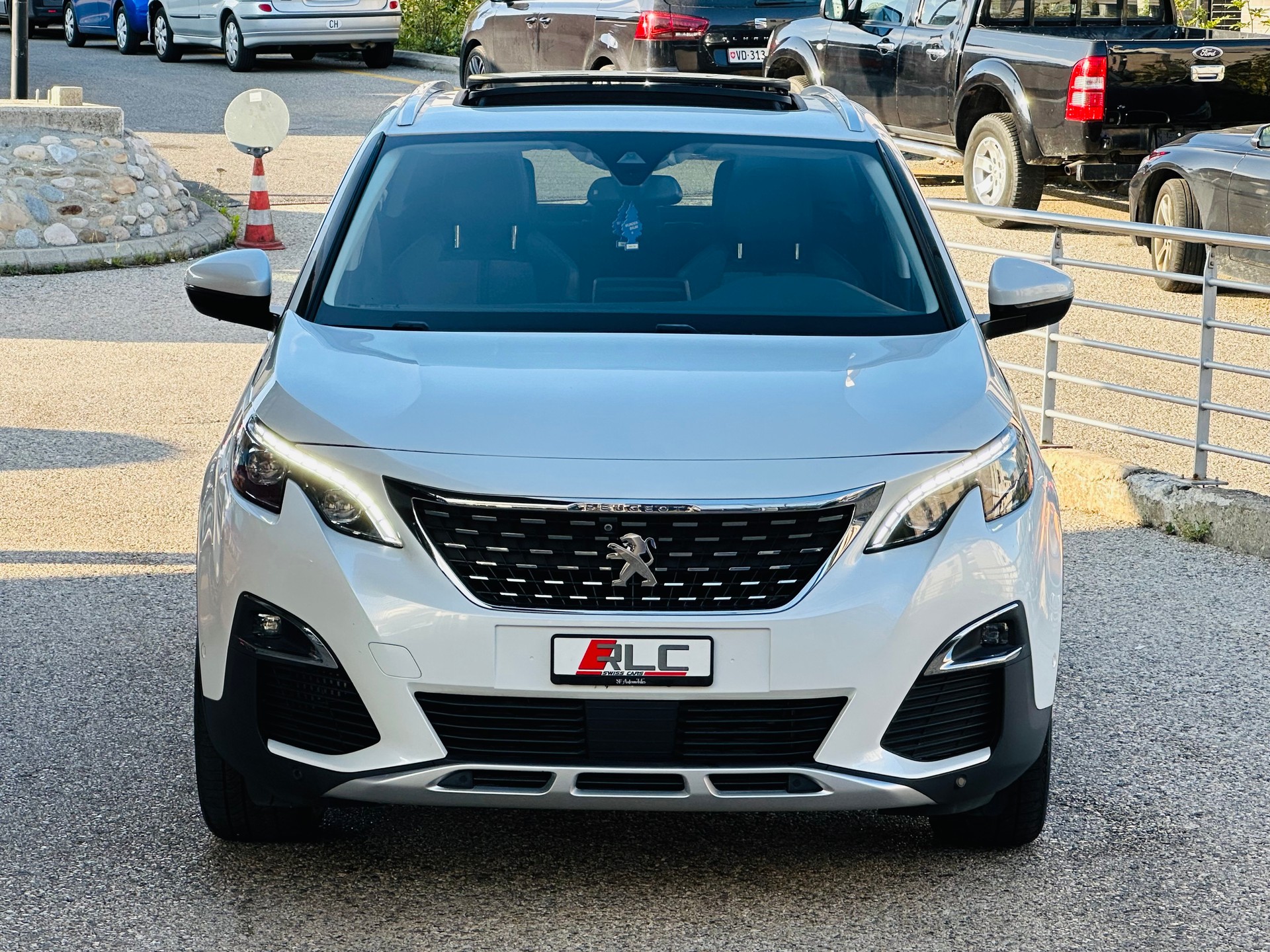 PEUGEOT 3008 1.2 PureTech Allure-image-3