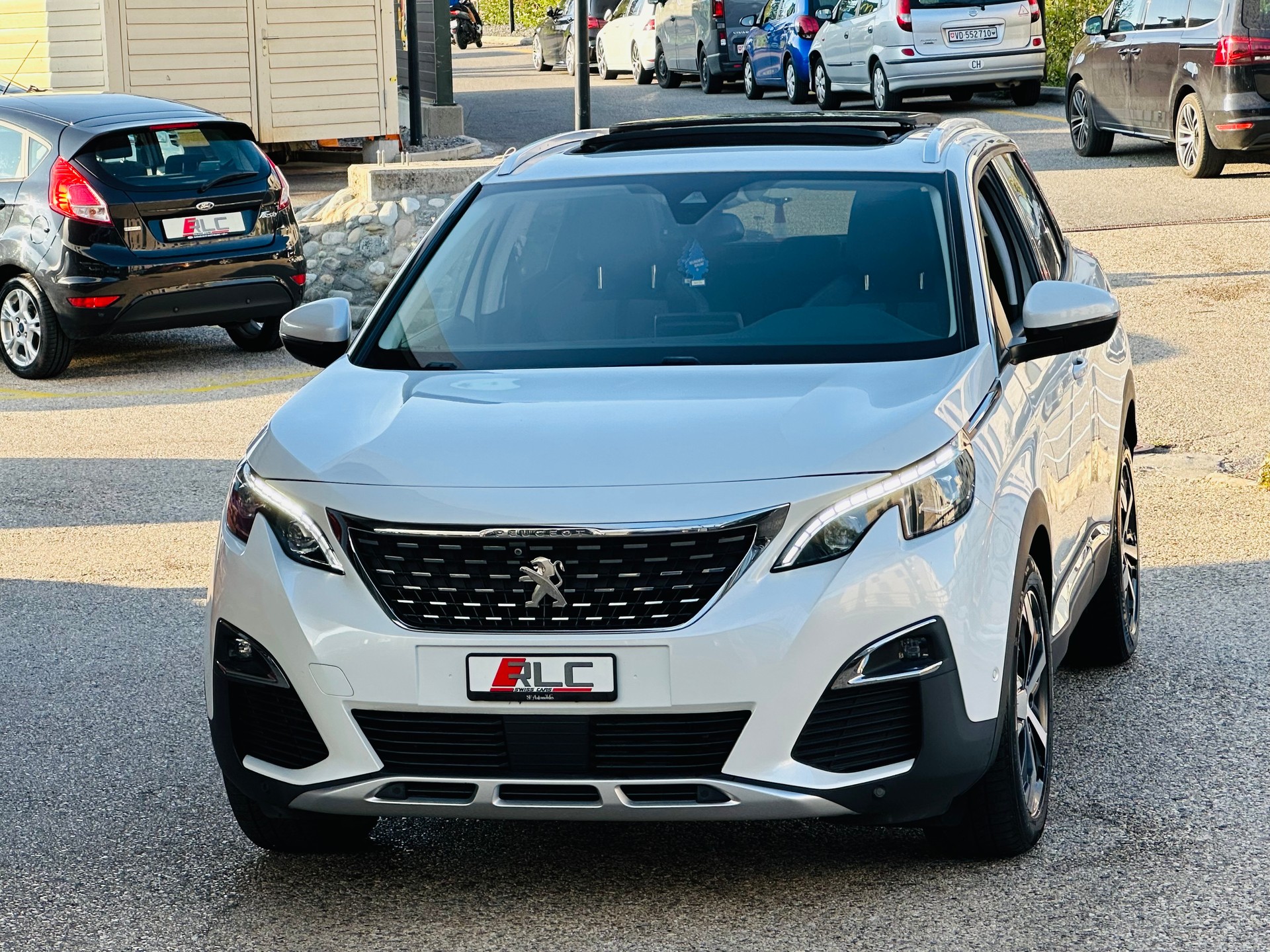 PEUGEOT 3008 1.2 PureTech Allure-image-5