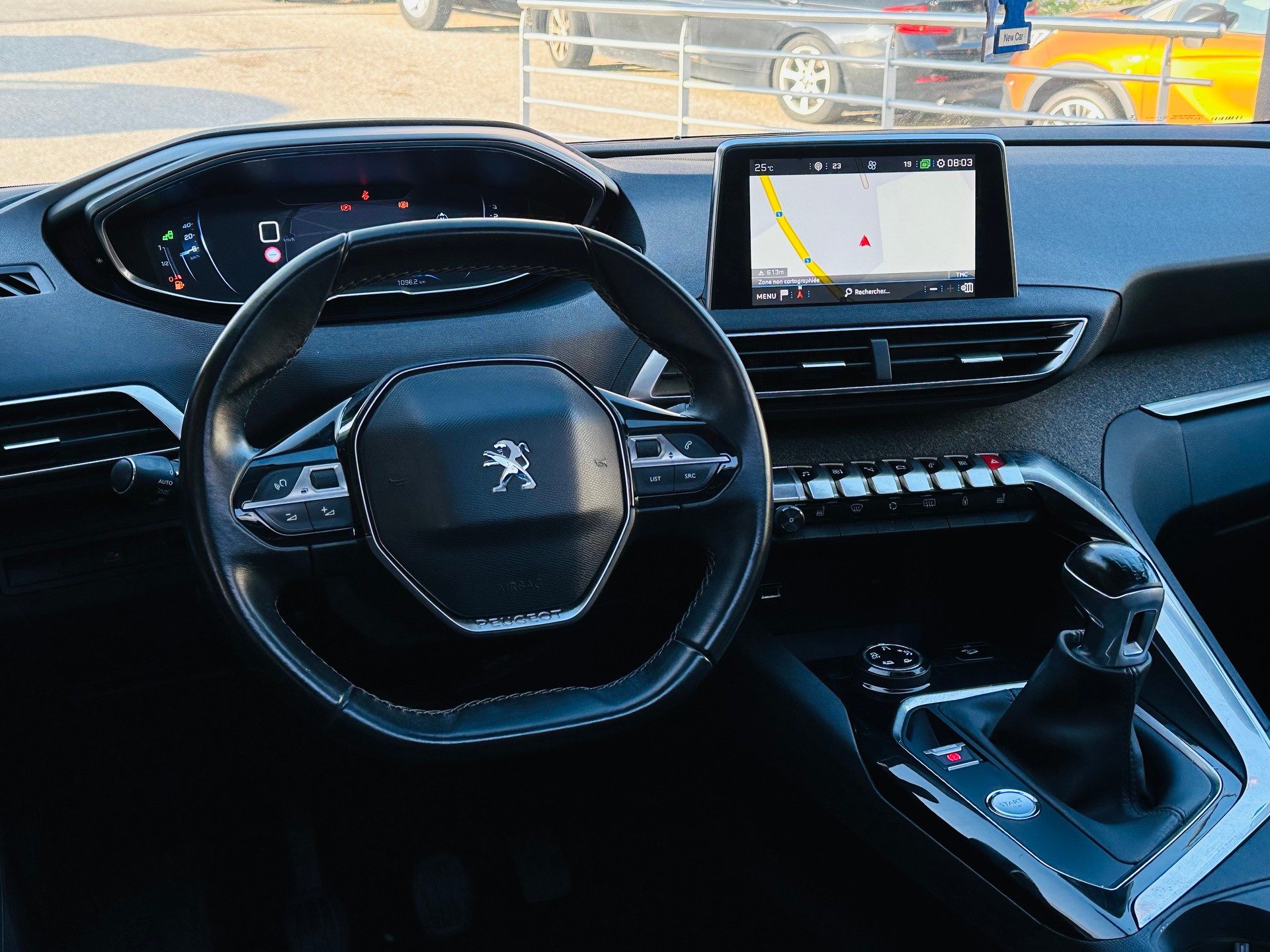 PEUGEOT 3008 1.2 PureTech Allure-image-12