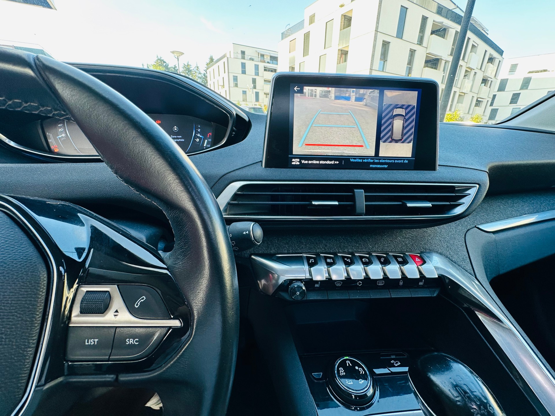 PEUGEOT 3008 1.2 PureTech Allure-image-13