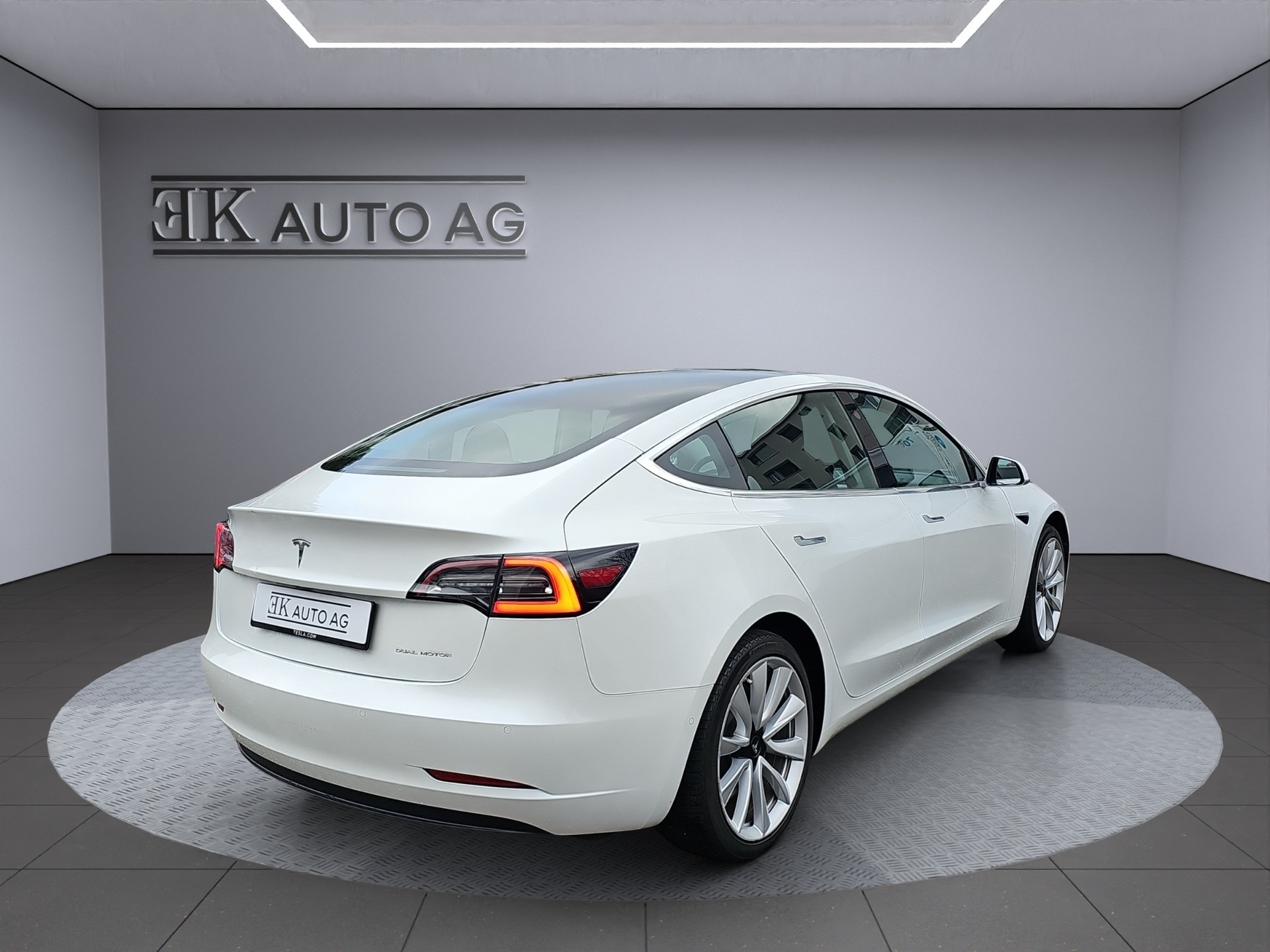 TESLA Model 3 Long Range Dual Motor AWD-image-4