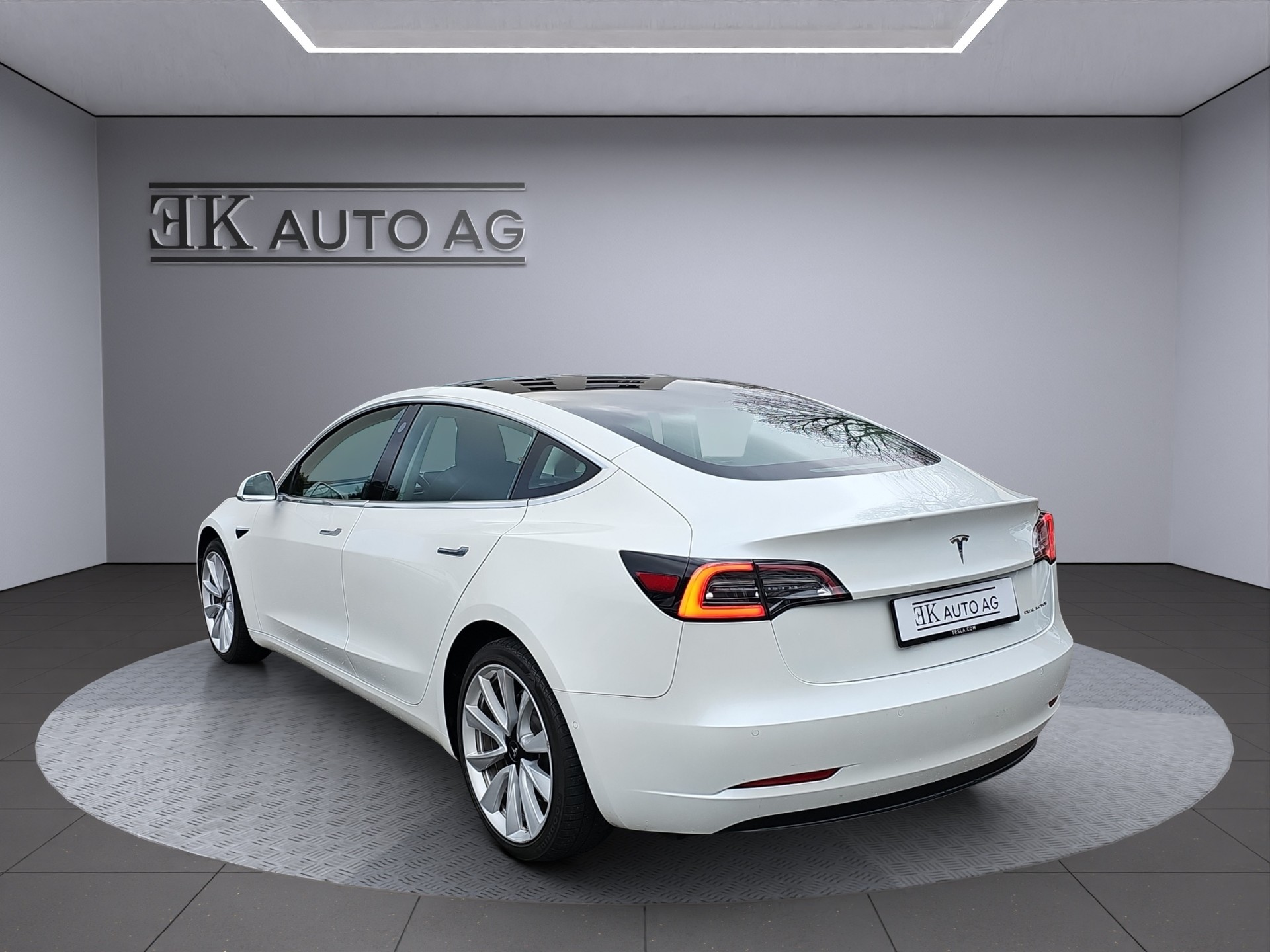 TESLA Model 3 Long Range Dual Motor AWD-image-2