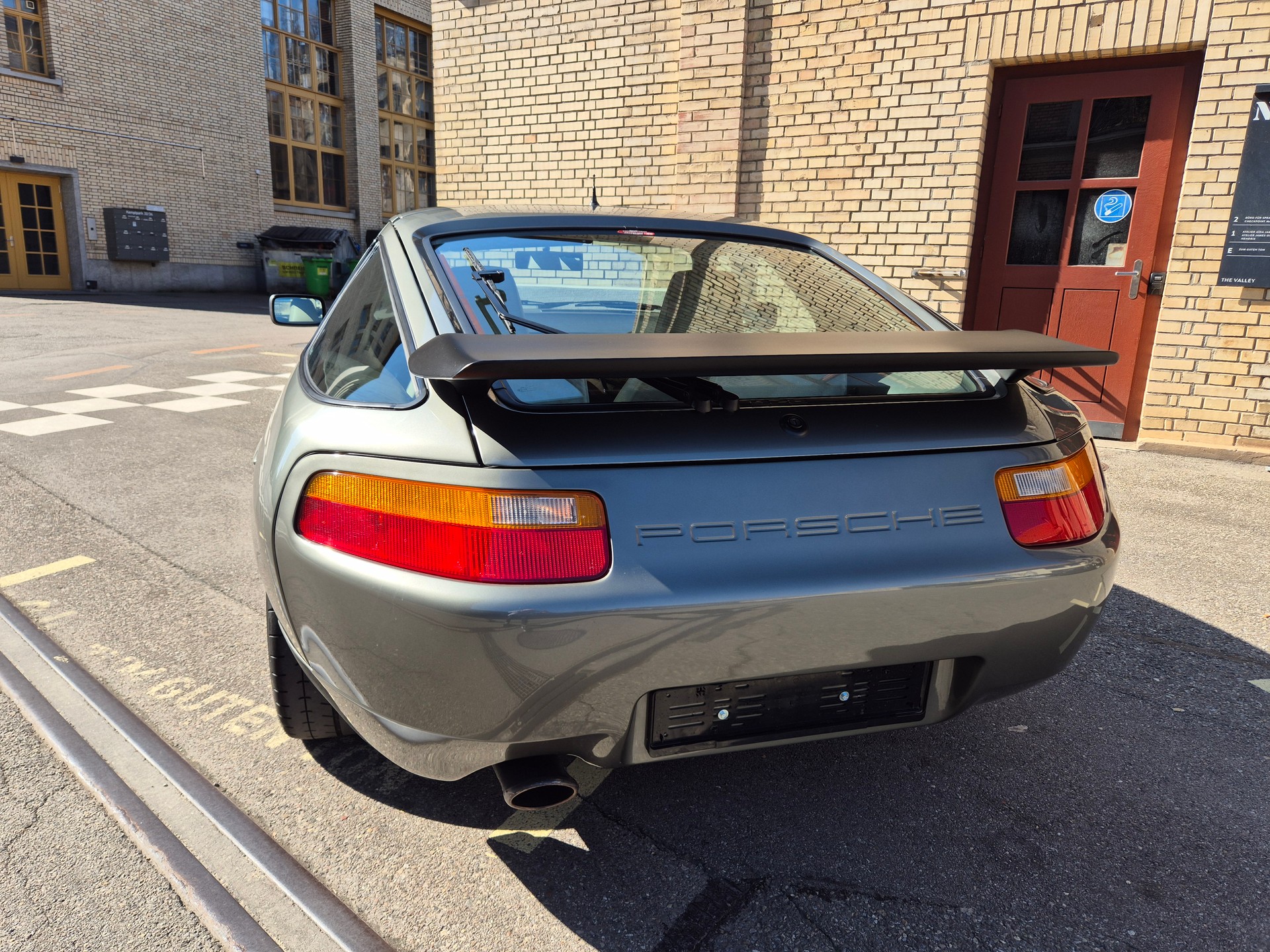 PORSCHE 928 S4-image-3