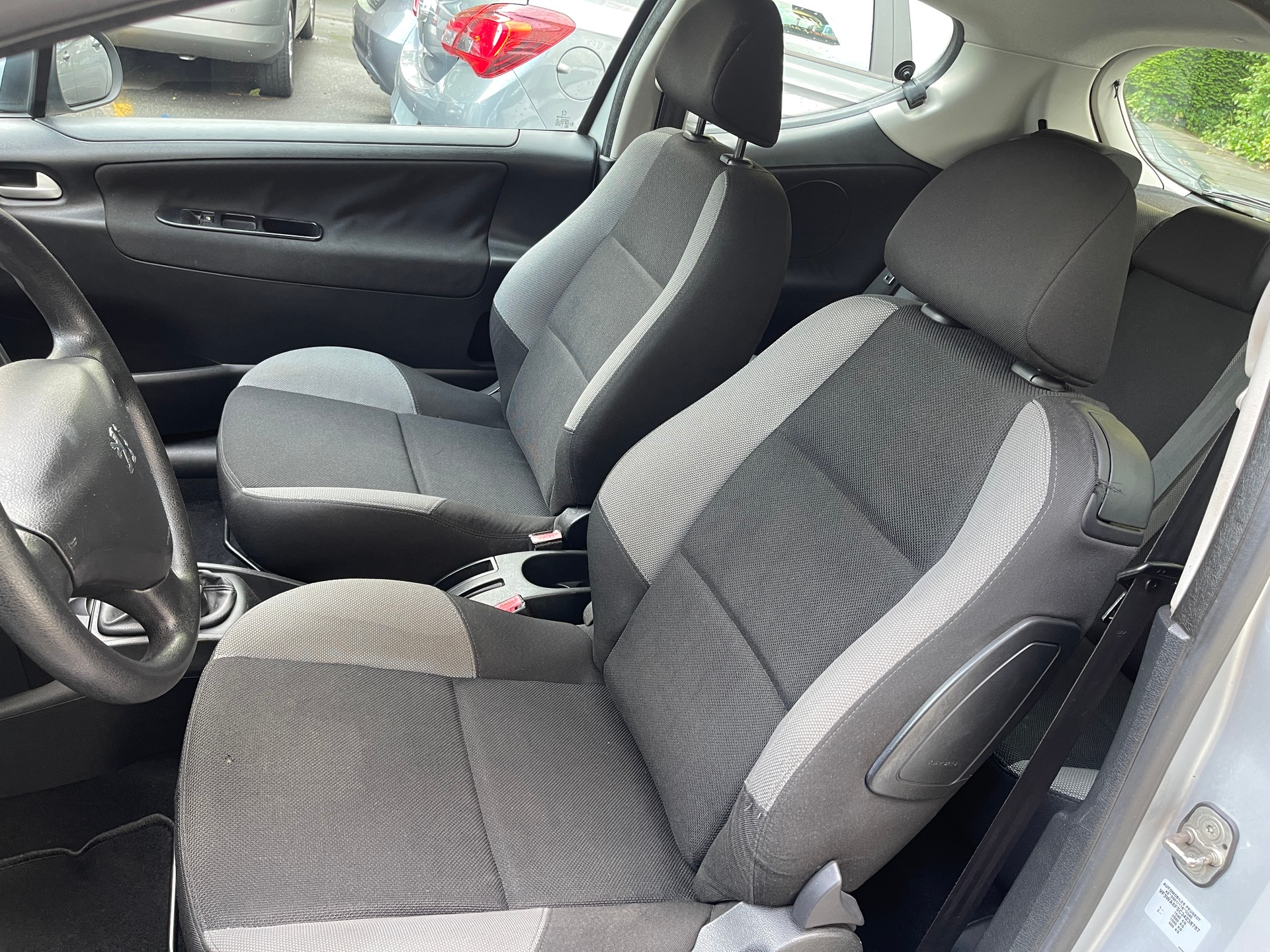 PEUGEOT 207 1.4 16V Trendy Clim'-image-7