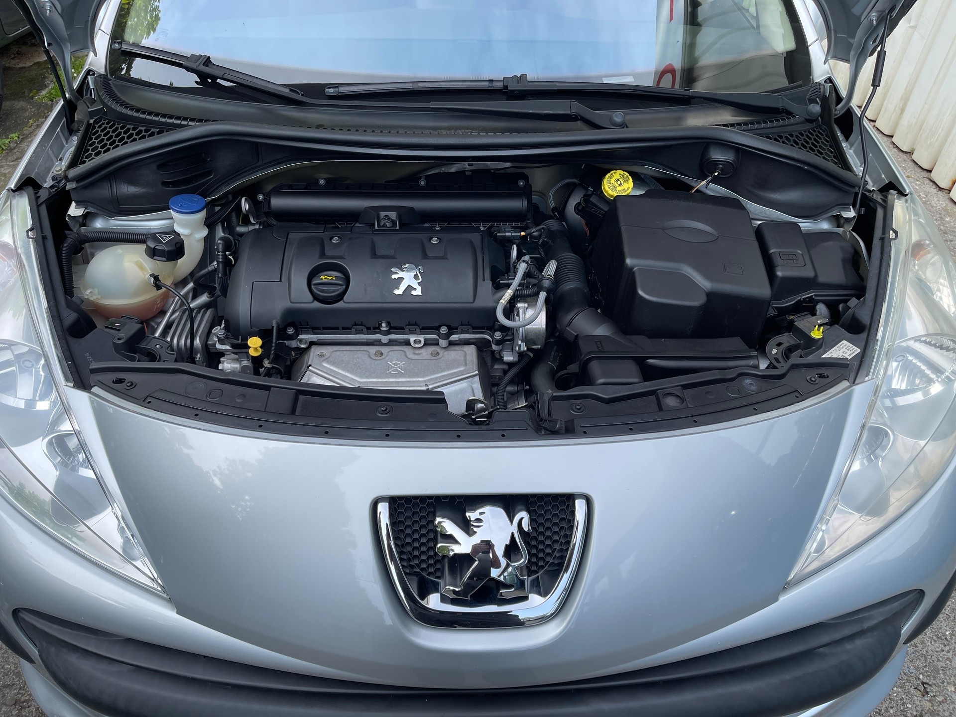 PEUGEOT 207 1.4 16V Trendy Clim'-image-10