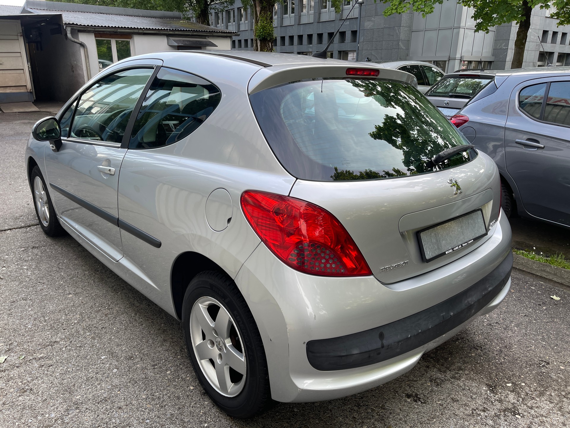 PEUGEOT 207 1.4 16V Trendy Clim'-image-3