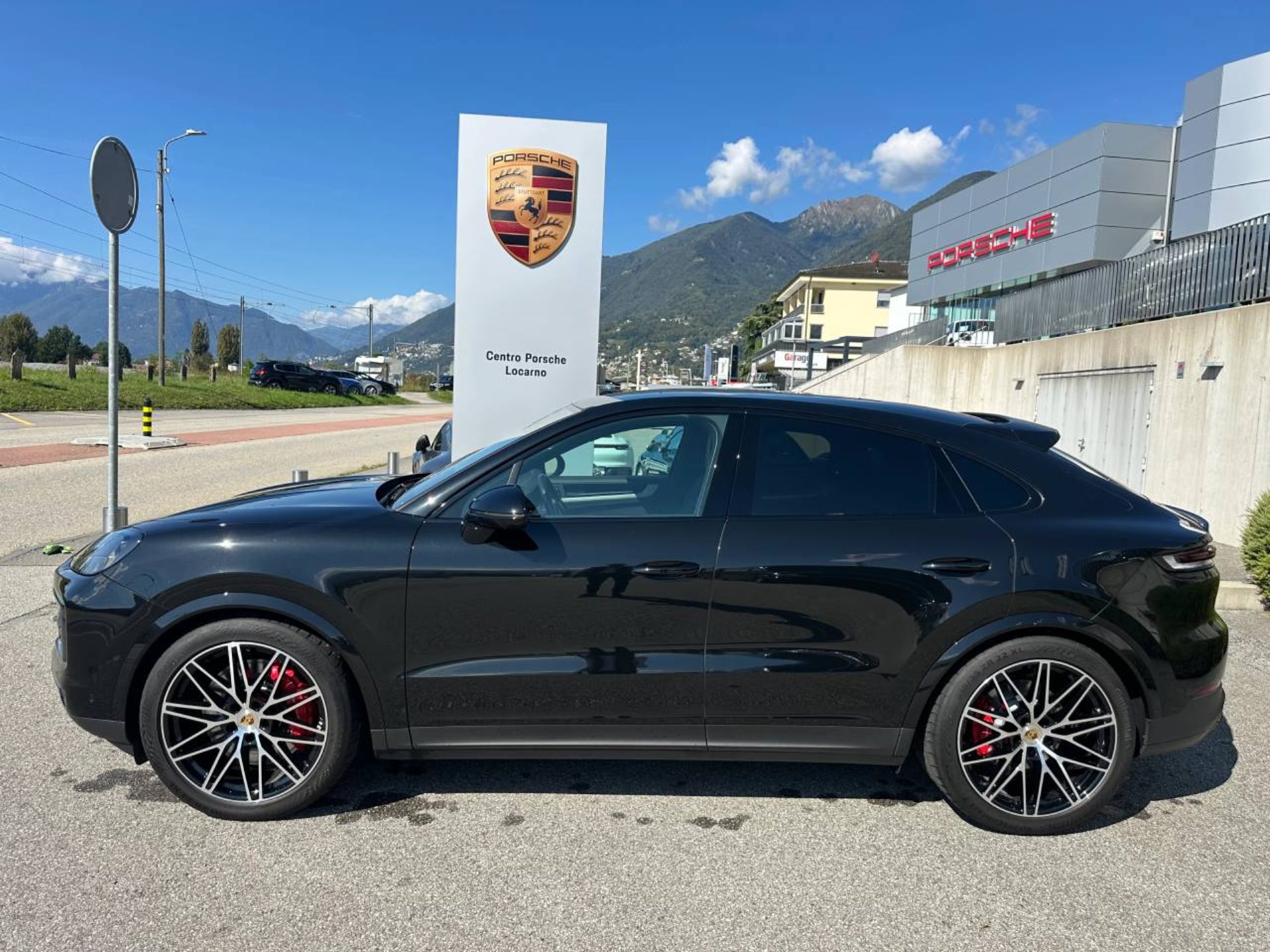 PORSCHE Cayenne S Coupé (MY24)-showroom-element-1