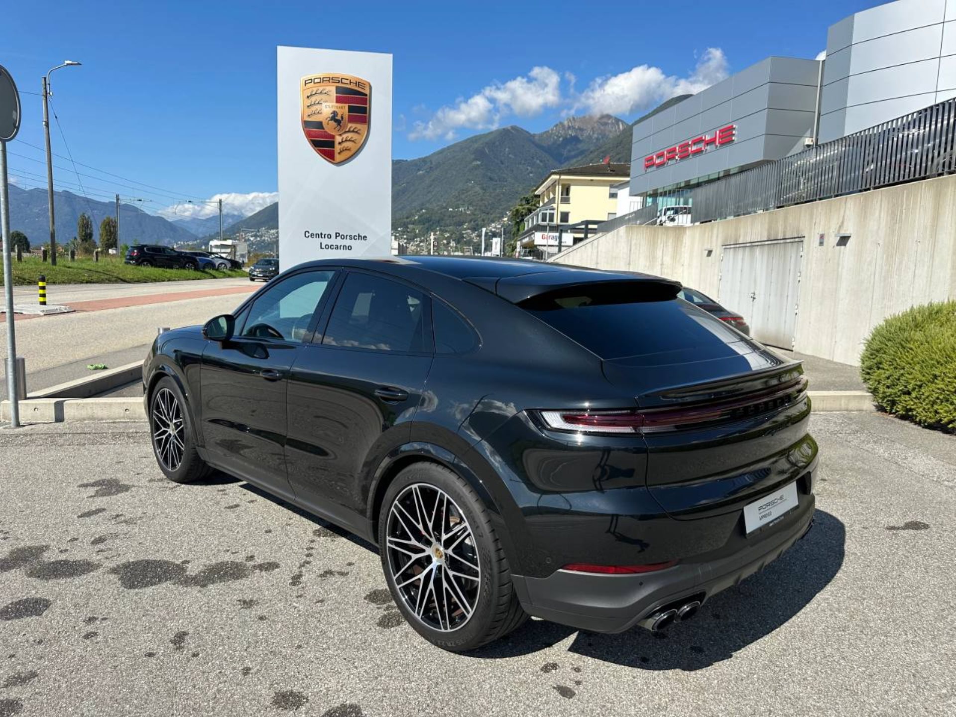 PORSCHE Cayenne S Coupé (MY24)-showroom-element-2