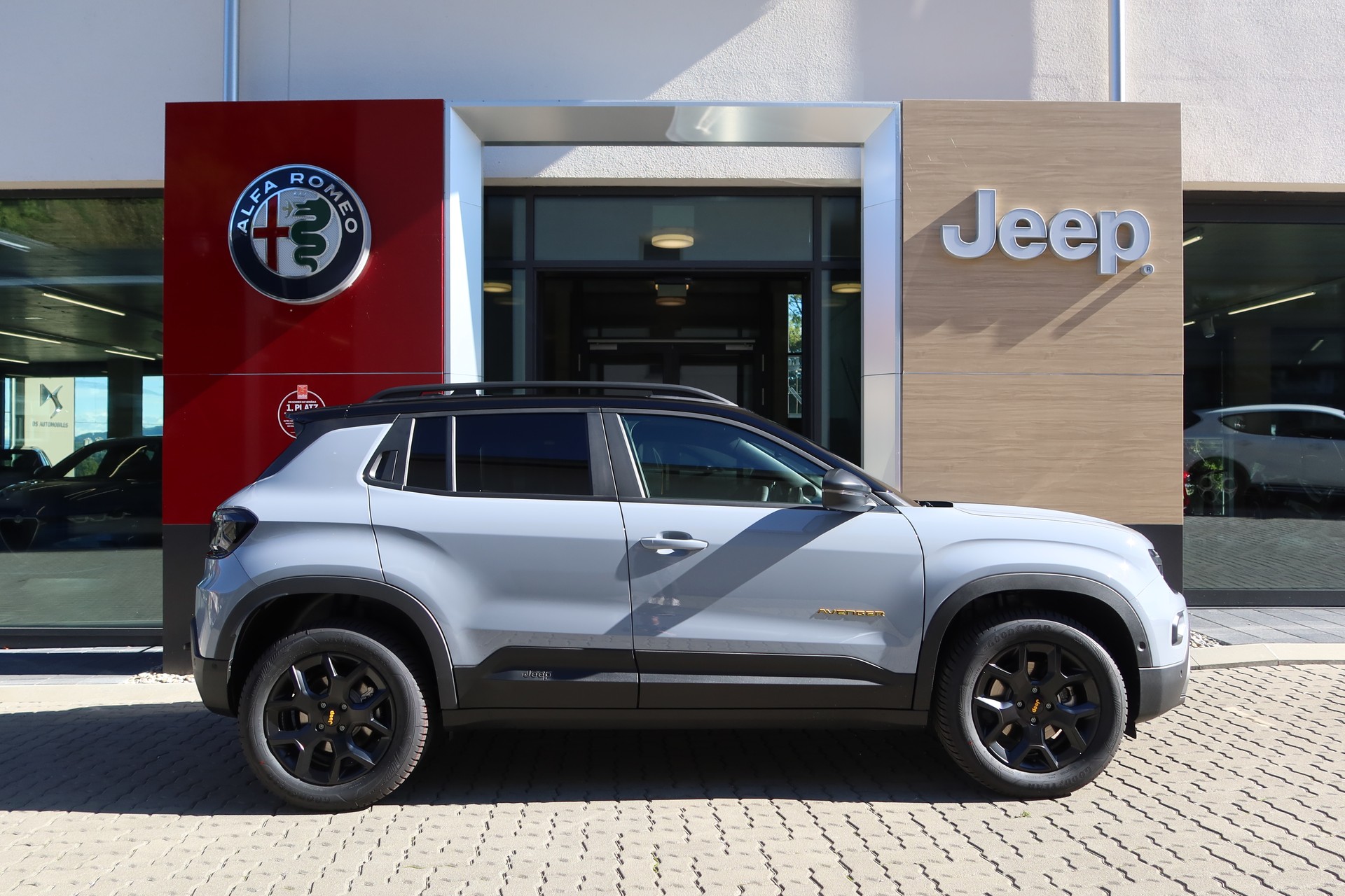 JEEP Avenger 1.2 T TNF 4xe-image-4