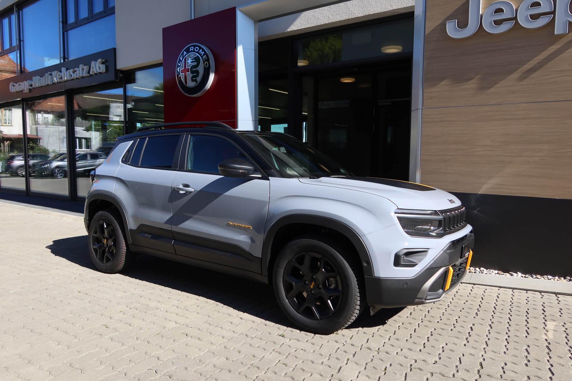 JEEP Avenger 1.2 T TNF 4xe-image-2