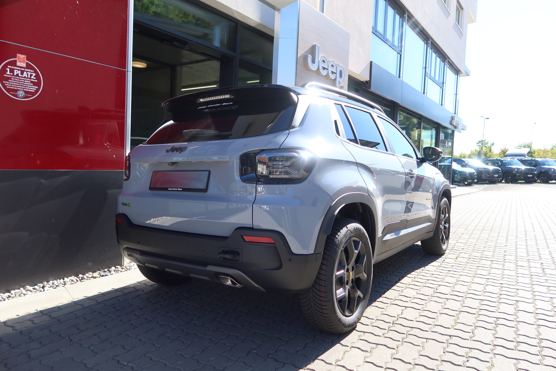 JEEP Avenger 1.2 T TNF 4xe-image-6
