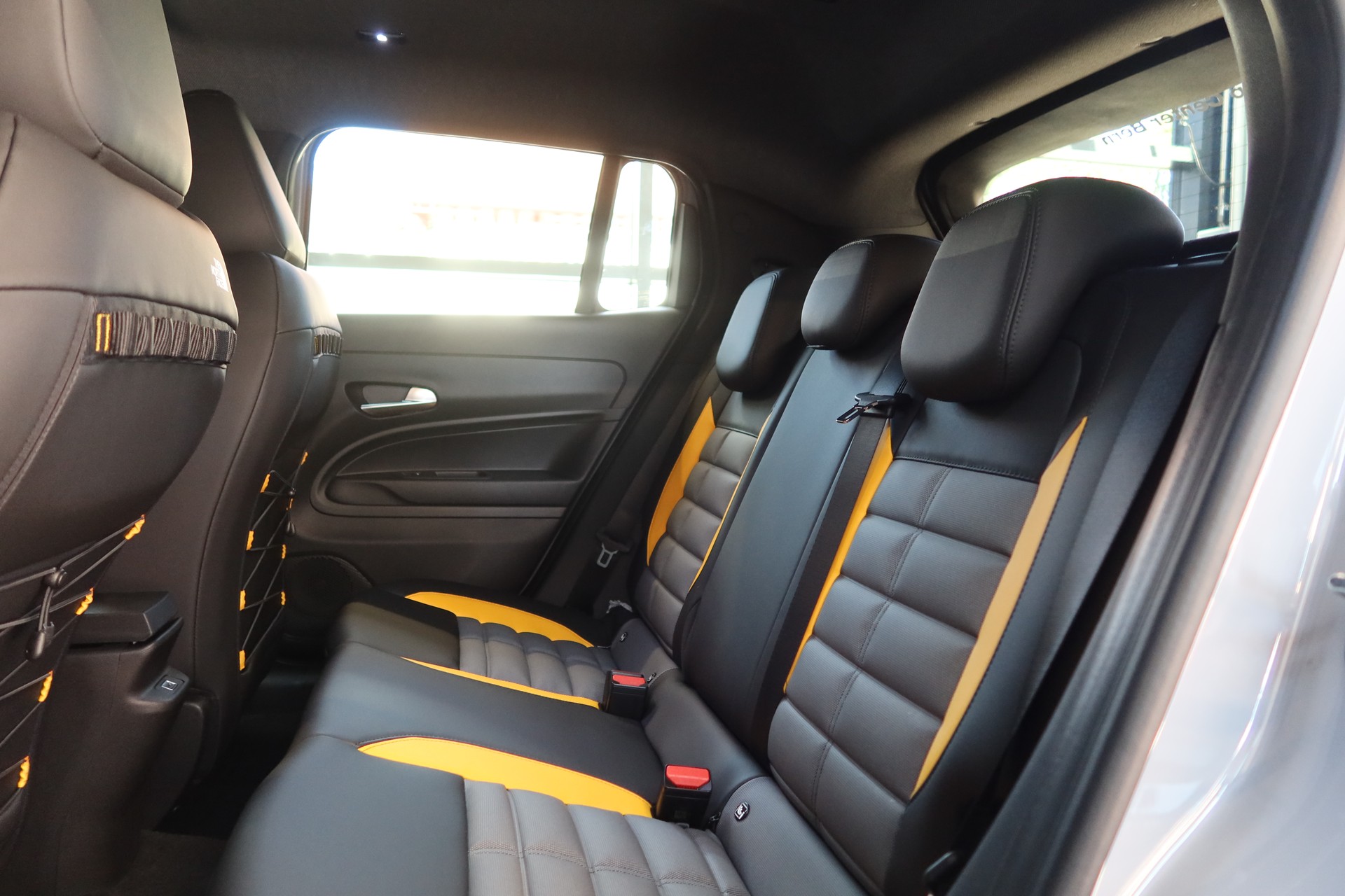 JEEP Avenger 1.2 T TNF 4xe-image-11