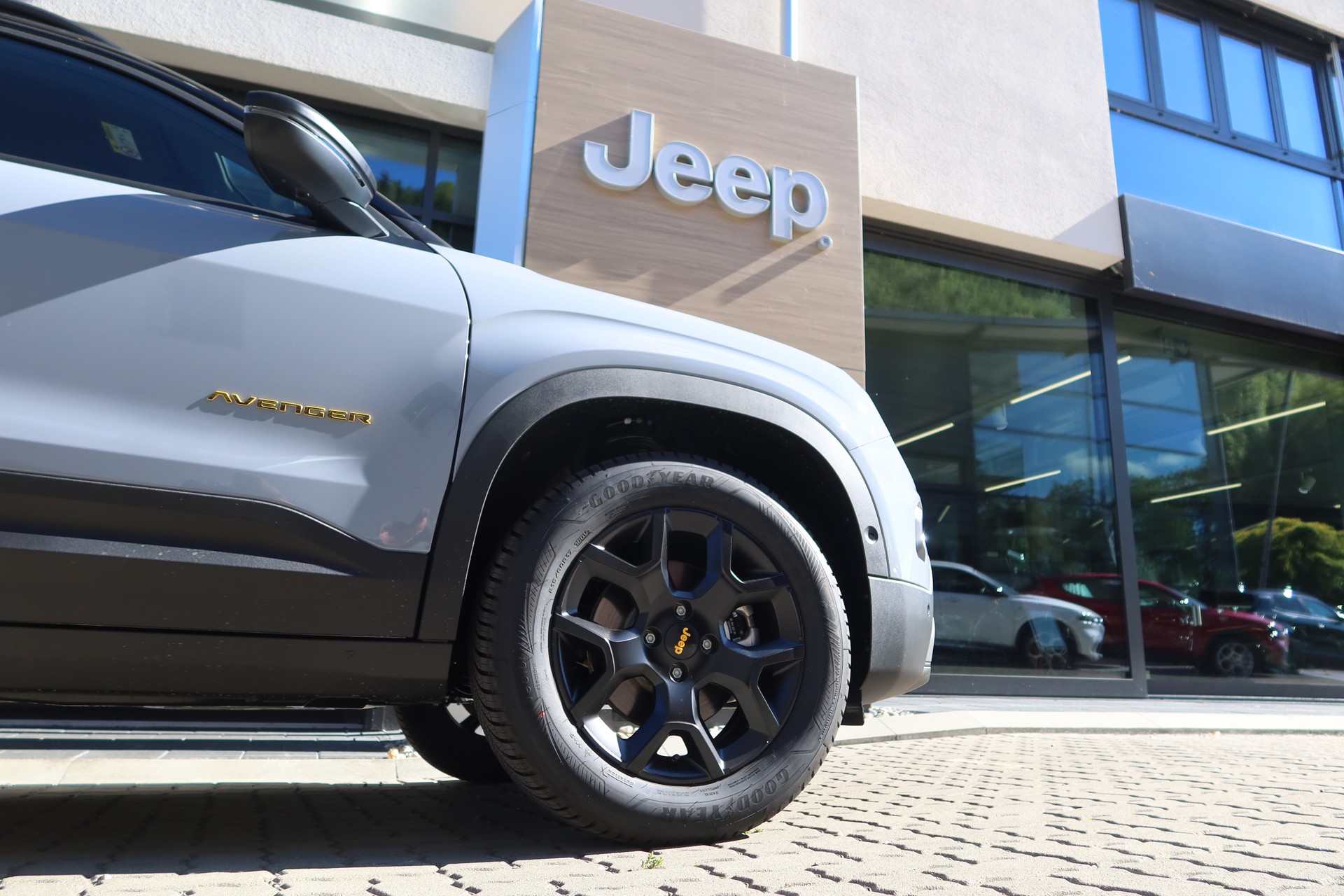 JEEP Avenger 1.2 T TNF 4xe-image-7