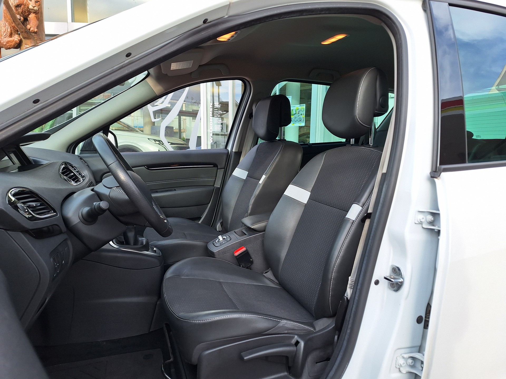 RENAULT Scénic 1.5 dCi Bose Automat mit AHK *frisch ab MFK*-image-5