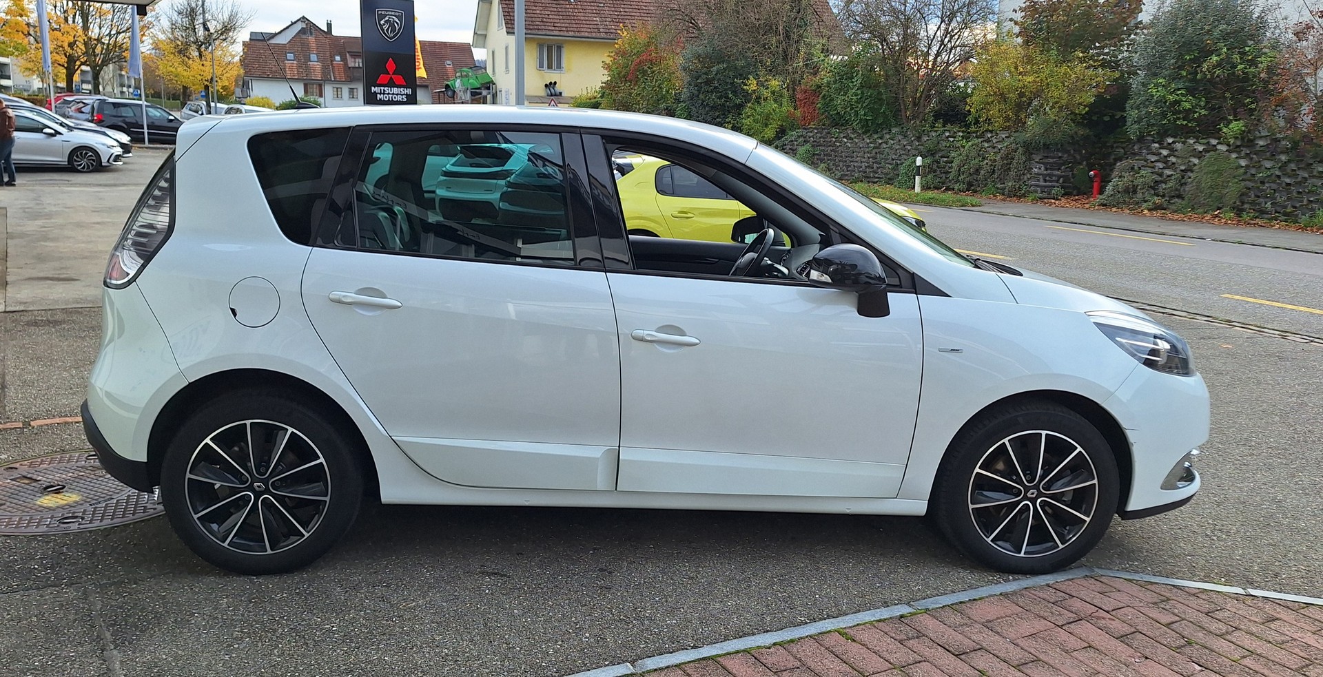RENAULT Scénic 1.5 dCi Bose Automat mit AHK *frisch ab MFK*-image-3