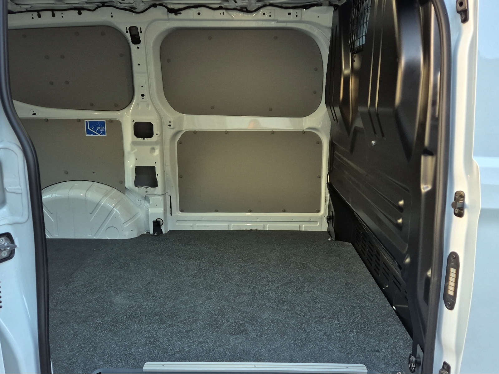 VW Transporter 2.0 TDI 4Motion Automat-image-8