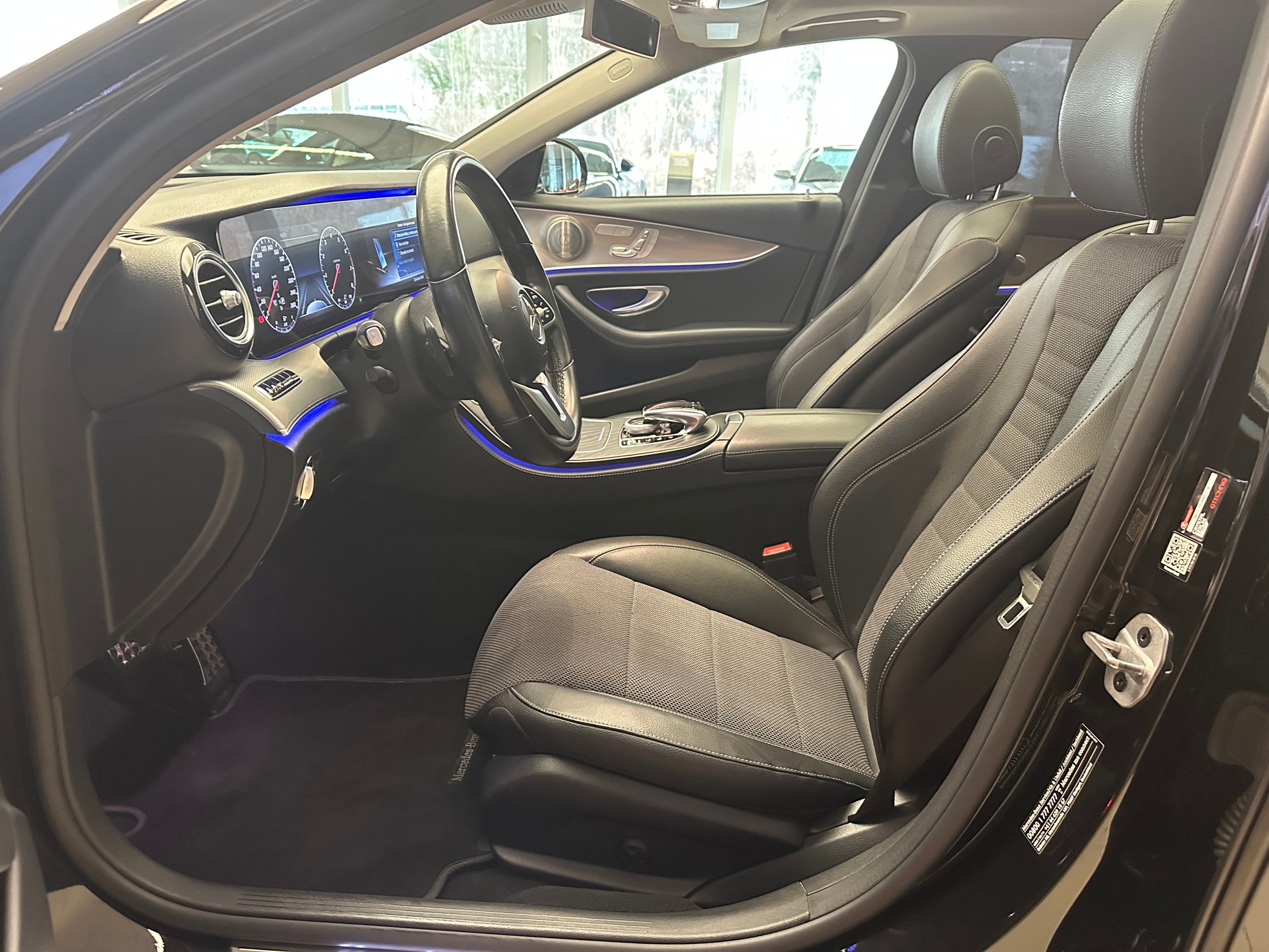 MERCEDES-BENZ E 200 9G-Tronic-image-13