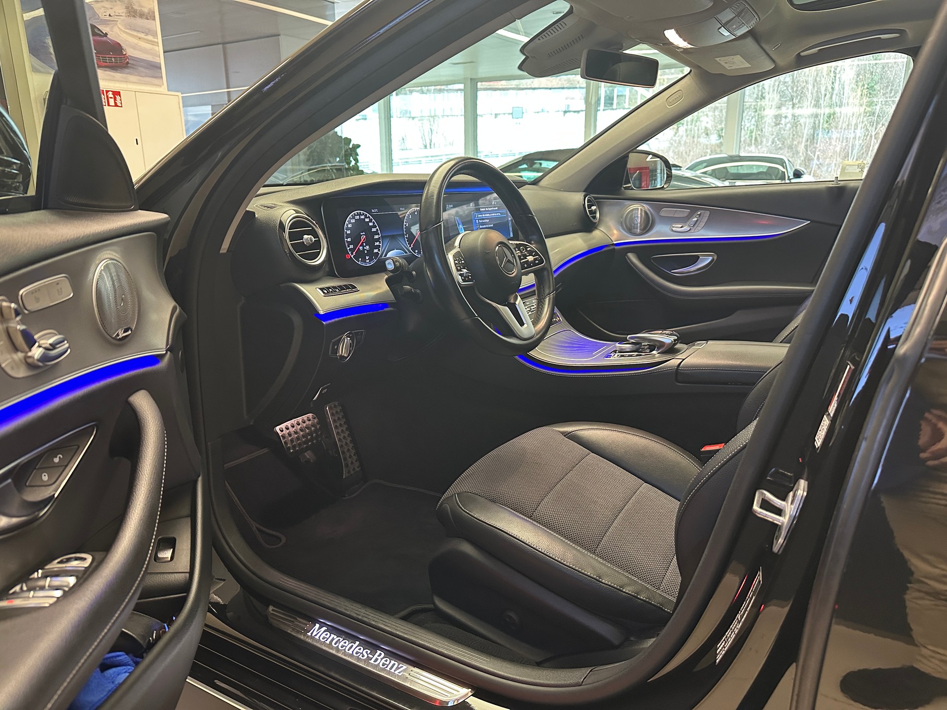 MERCEDES-BENZ E 200 9G-Tronic-image-11