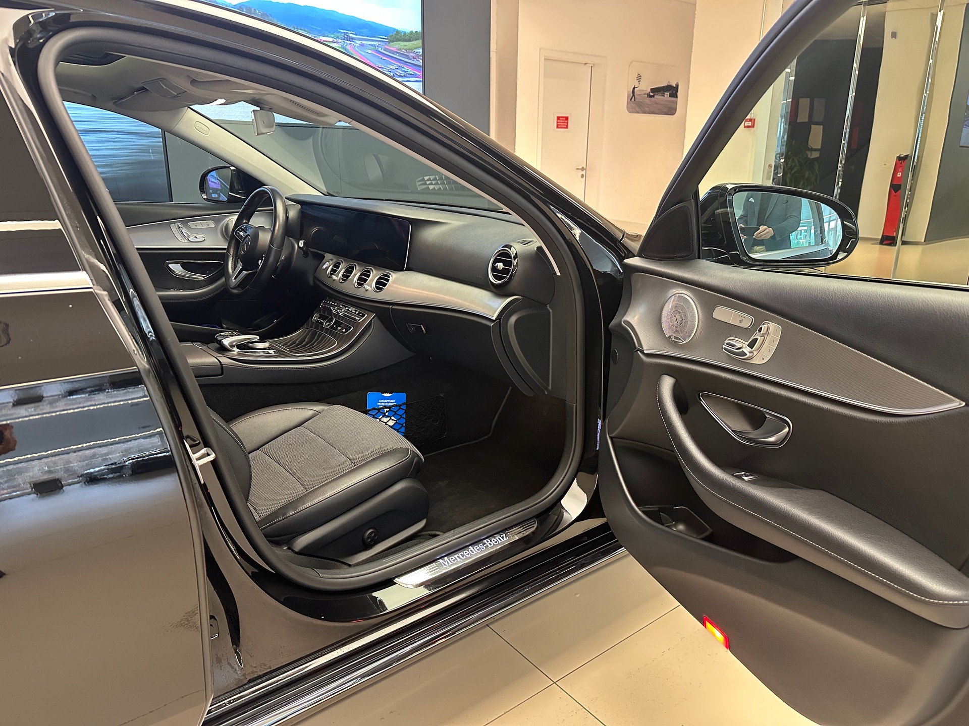 MERCEDES-BENZ E 200 9G-Tronic-image-7