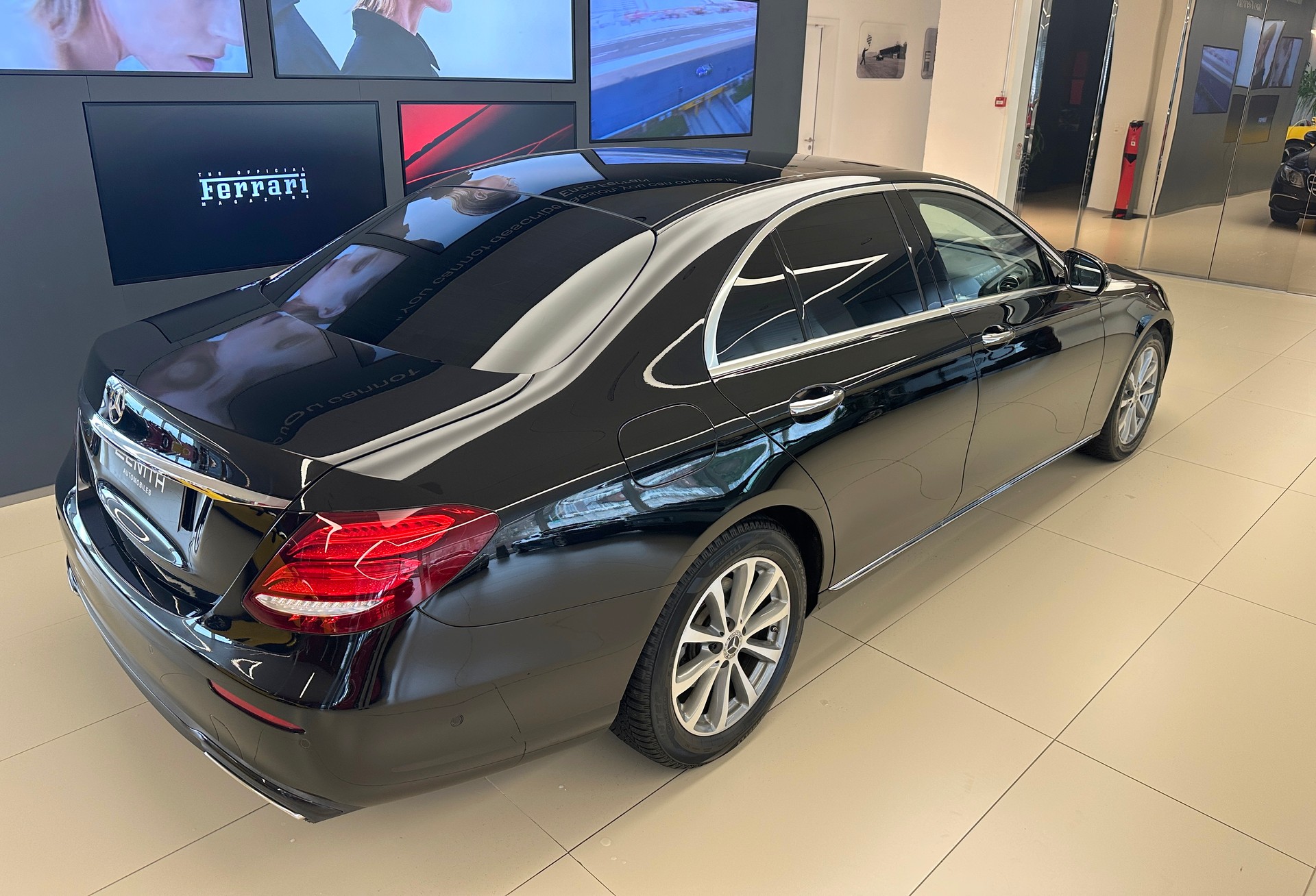 MERCEDES-BENZ E 200 9G-Tronic-image-4
