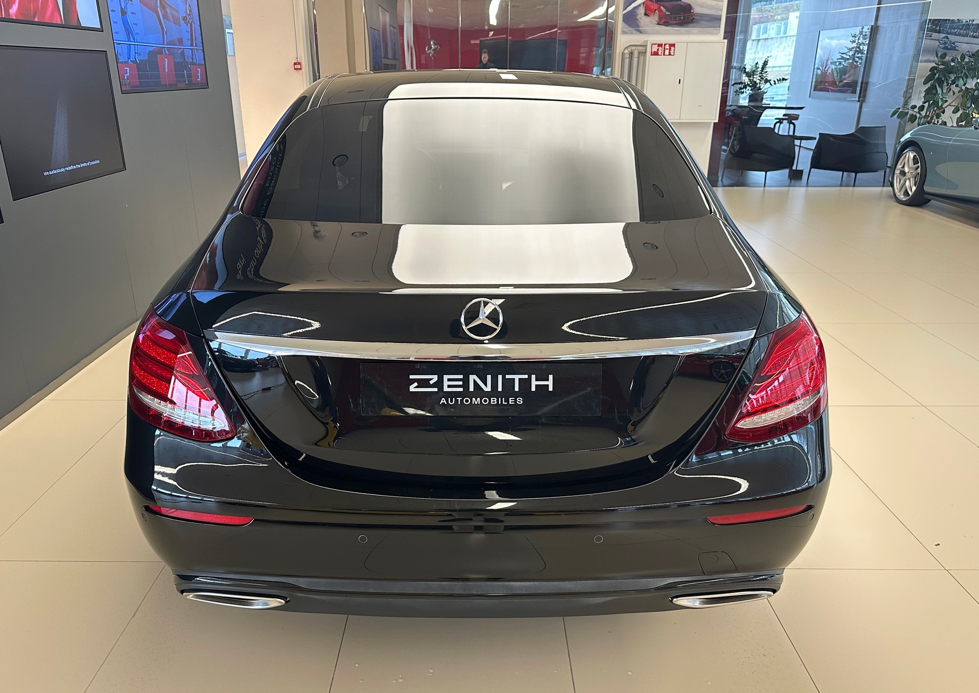 MERCEDES-BENZ E 200 9G-Tronic-image-5