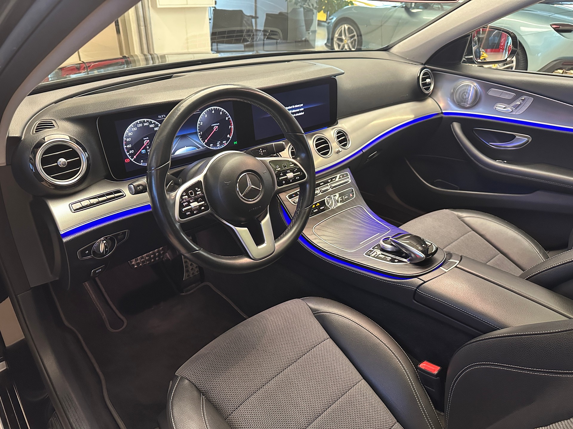 MERCEDES-BENZ E 200 9G-Tronic-image-12