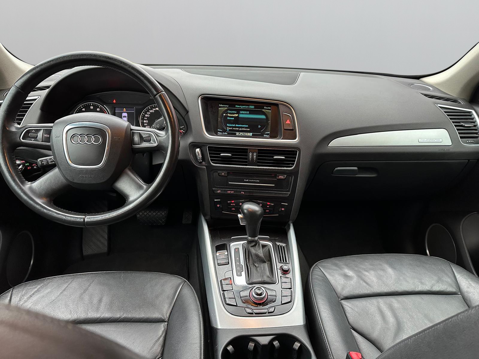 AUDI Q5 3.2 FSI quattro S-tronic-image-8
