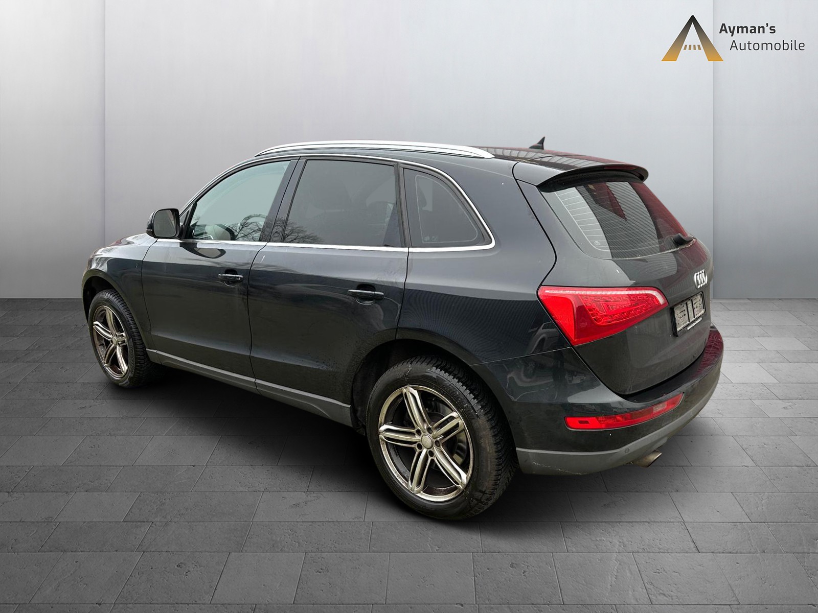 AUDI Q5 3.2 FSI quattro S-tronic-image-4