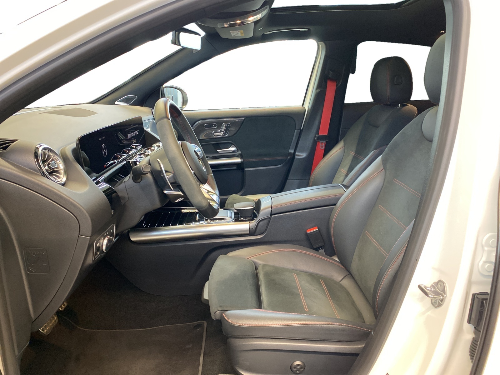 MERCEDES-BENZ GLA 45 S AMG 4MATIC+-image-6