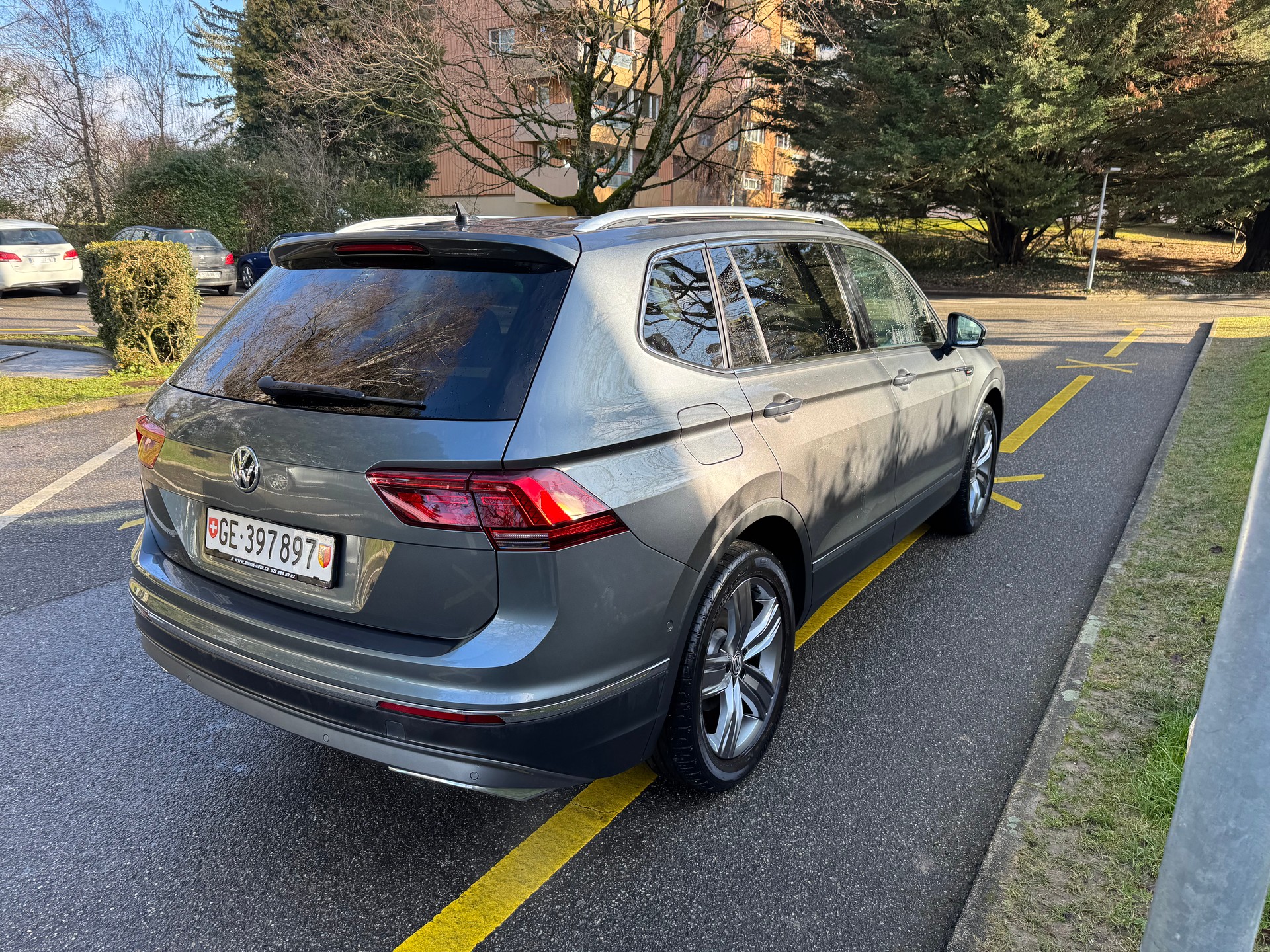 VW Tiguan Allspace 2.0TSI Highline 4Motion DSG-image-3