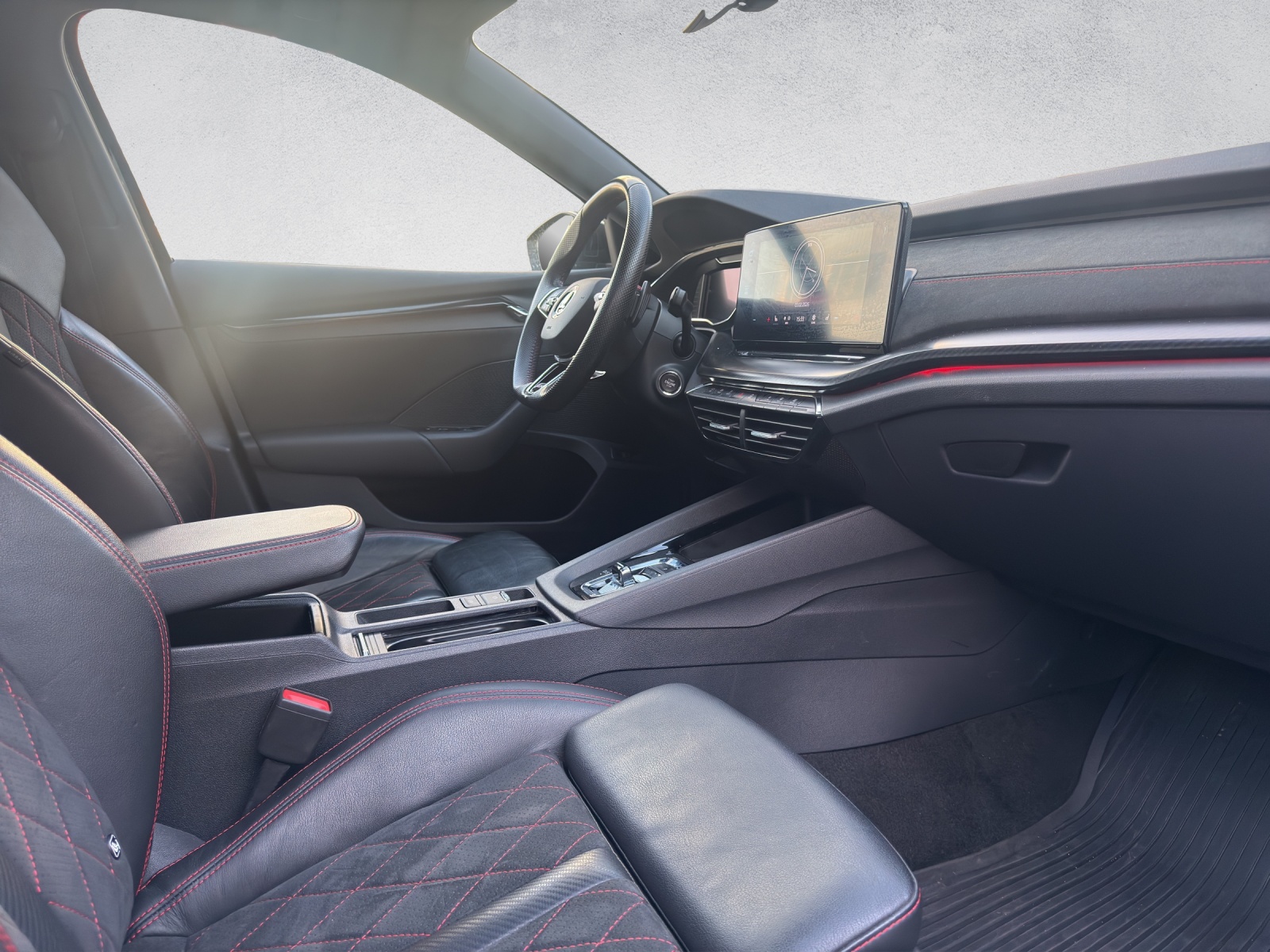 SKODA Octavia Combi 2.0 TSI DSG RS-image-13