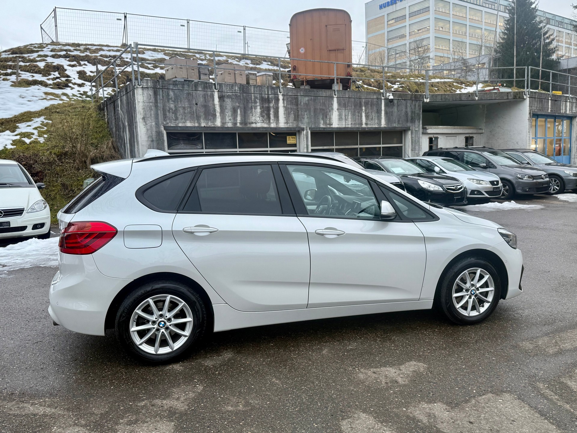 BMW 220d xDrive Active Tourer Steptronic Luxury Line-image-5
