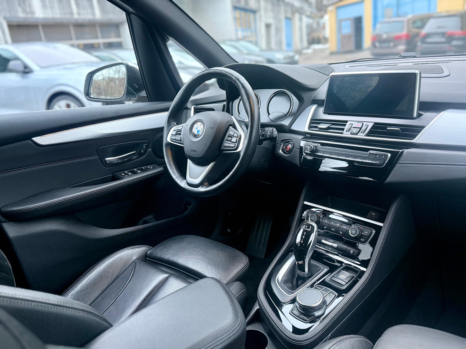 BMW 220d xDrive Active Tourer Steptronic Luxury Line-image-8