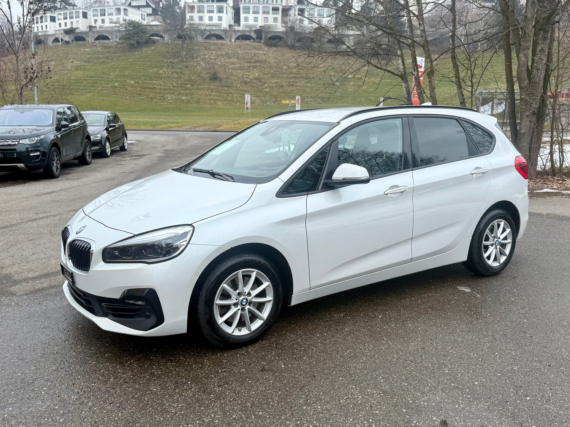 BMW 220d xDrive Active Tourer Steptronic Luxury Line-image-2
