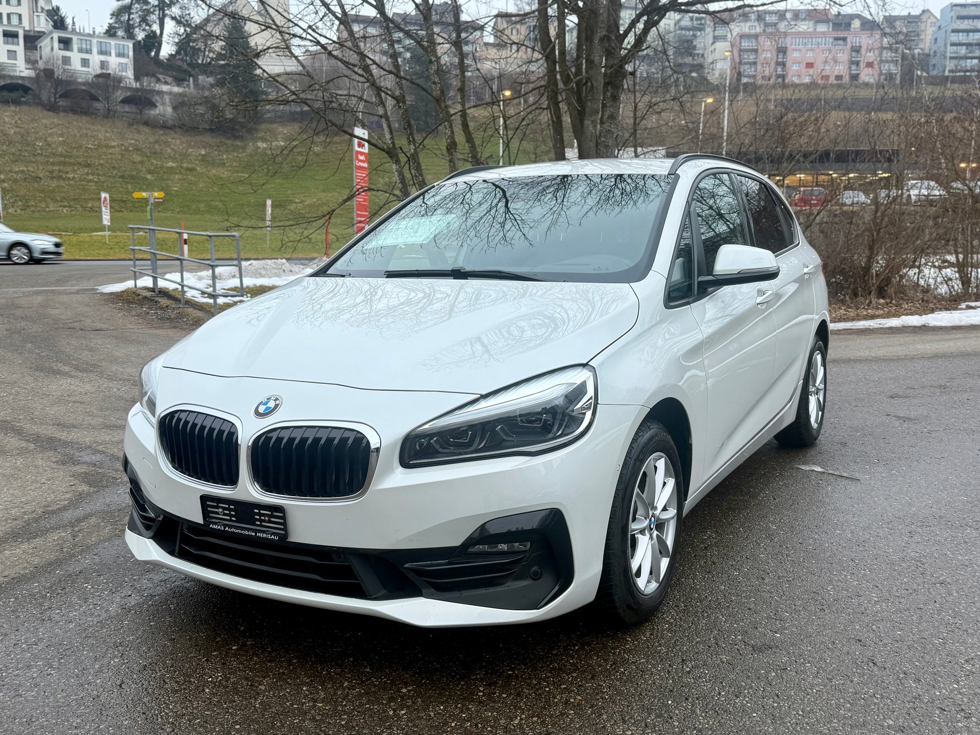 BMW 220d xDrive Active Tourer Steptronic Luxury Line-image-0