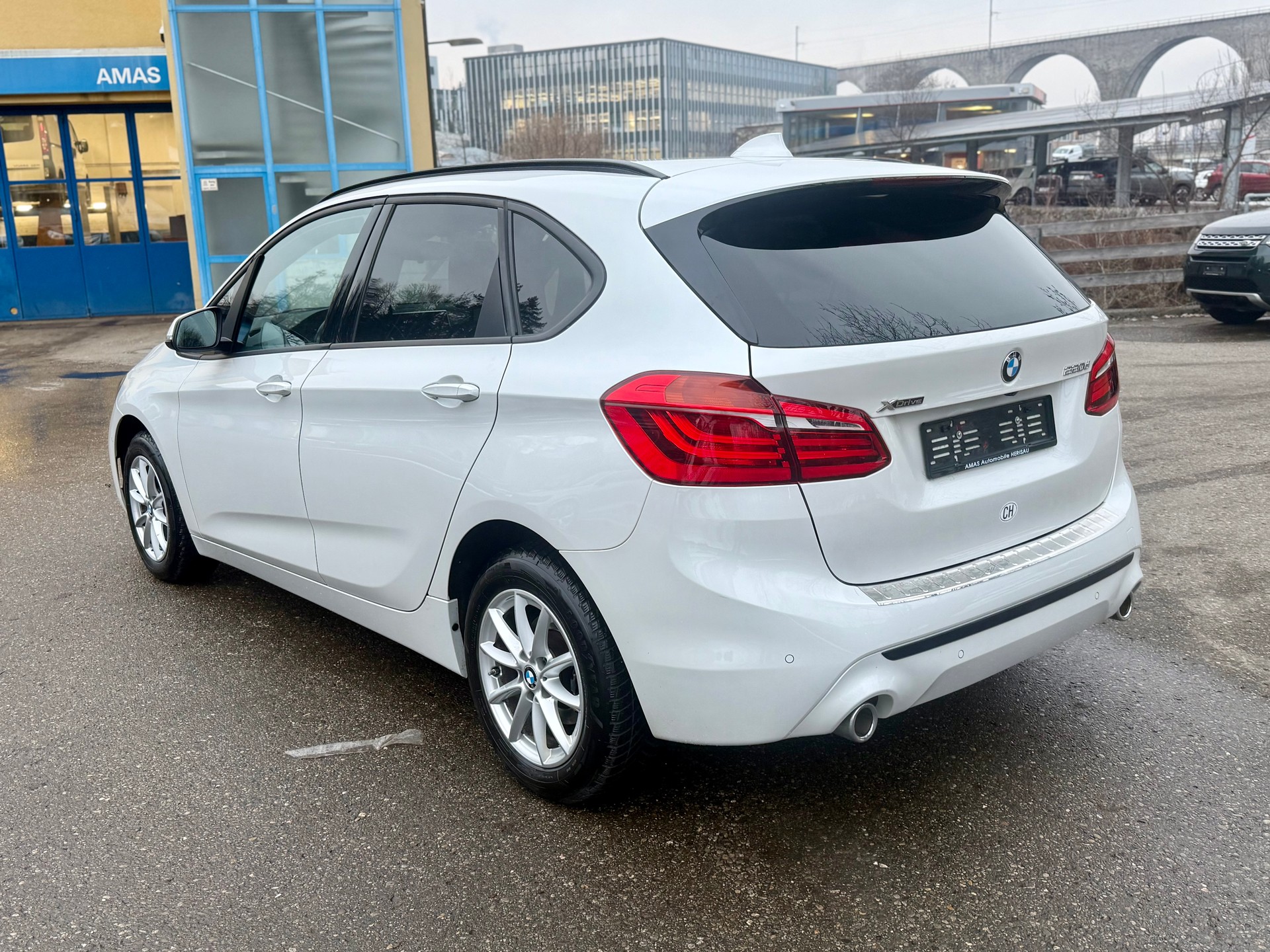 BMW 220d xDrive Active Tourer Steptronic Luxury Line-image-3
