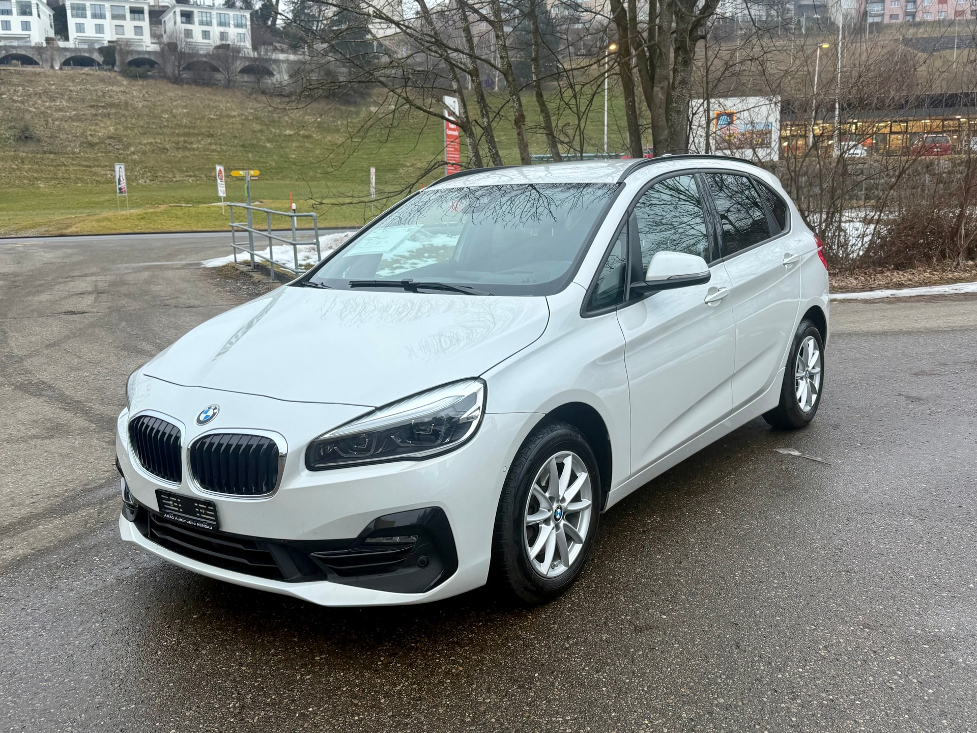 BMW 220d xDrive Active Tourer Steptronic Luxury Line-image-1