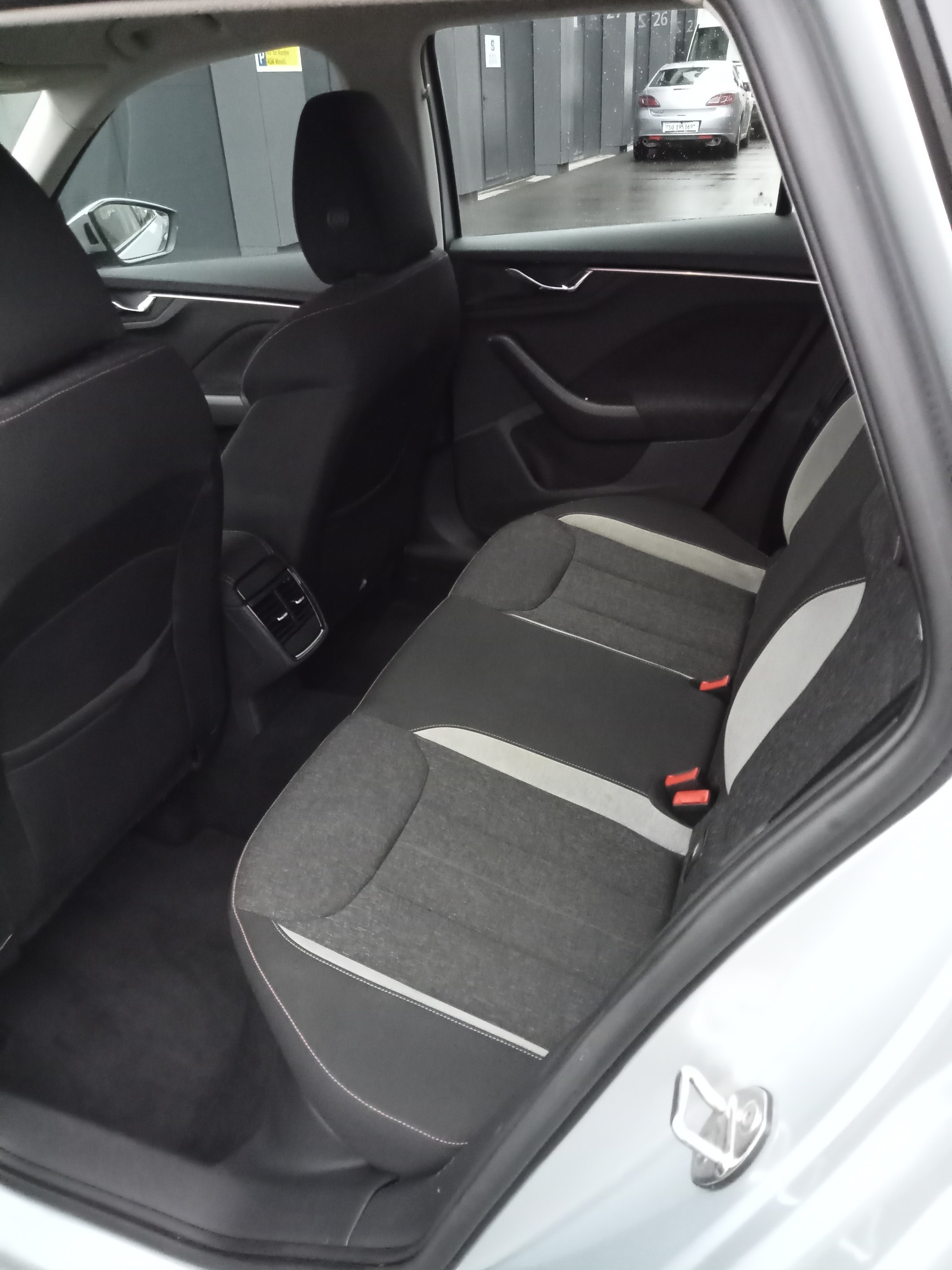 SKODA Kamiq 1.0 TGI Style-image-12