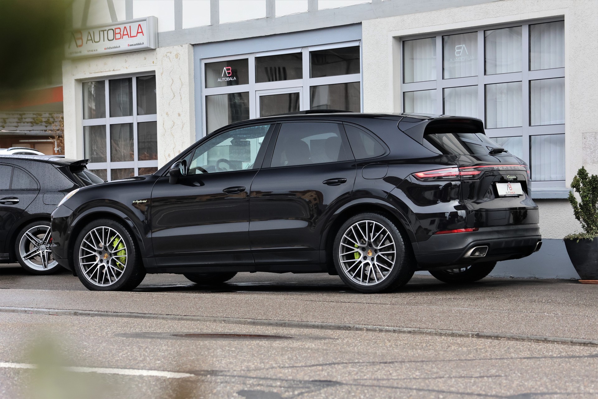 PORSCHE Cayenne E-Hybrid (CH)-showroom-element-2