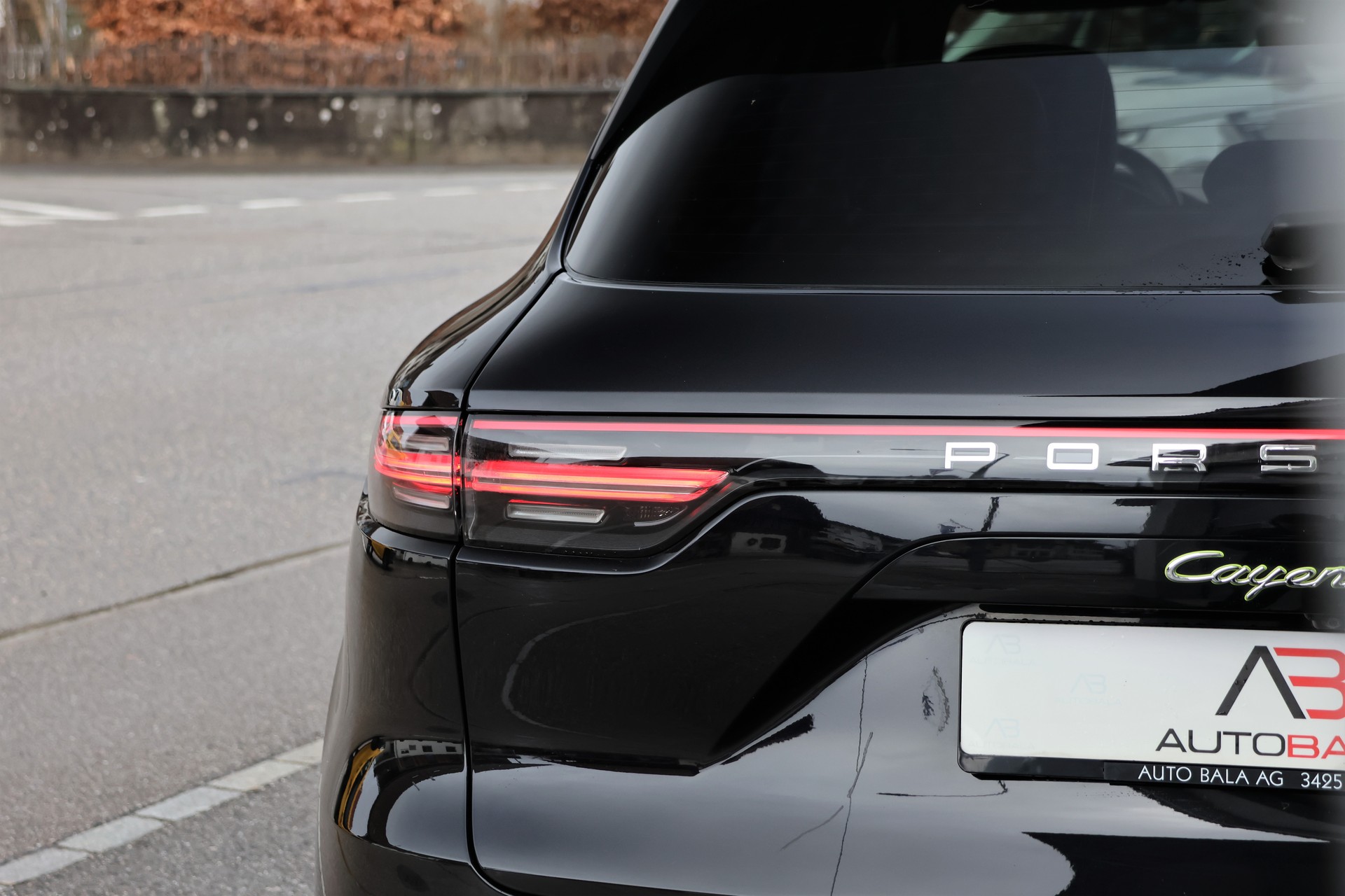 PORSCHE Cayenne E-Hybrid (CH)-showroom-element-3