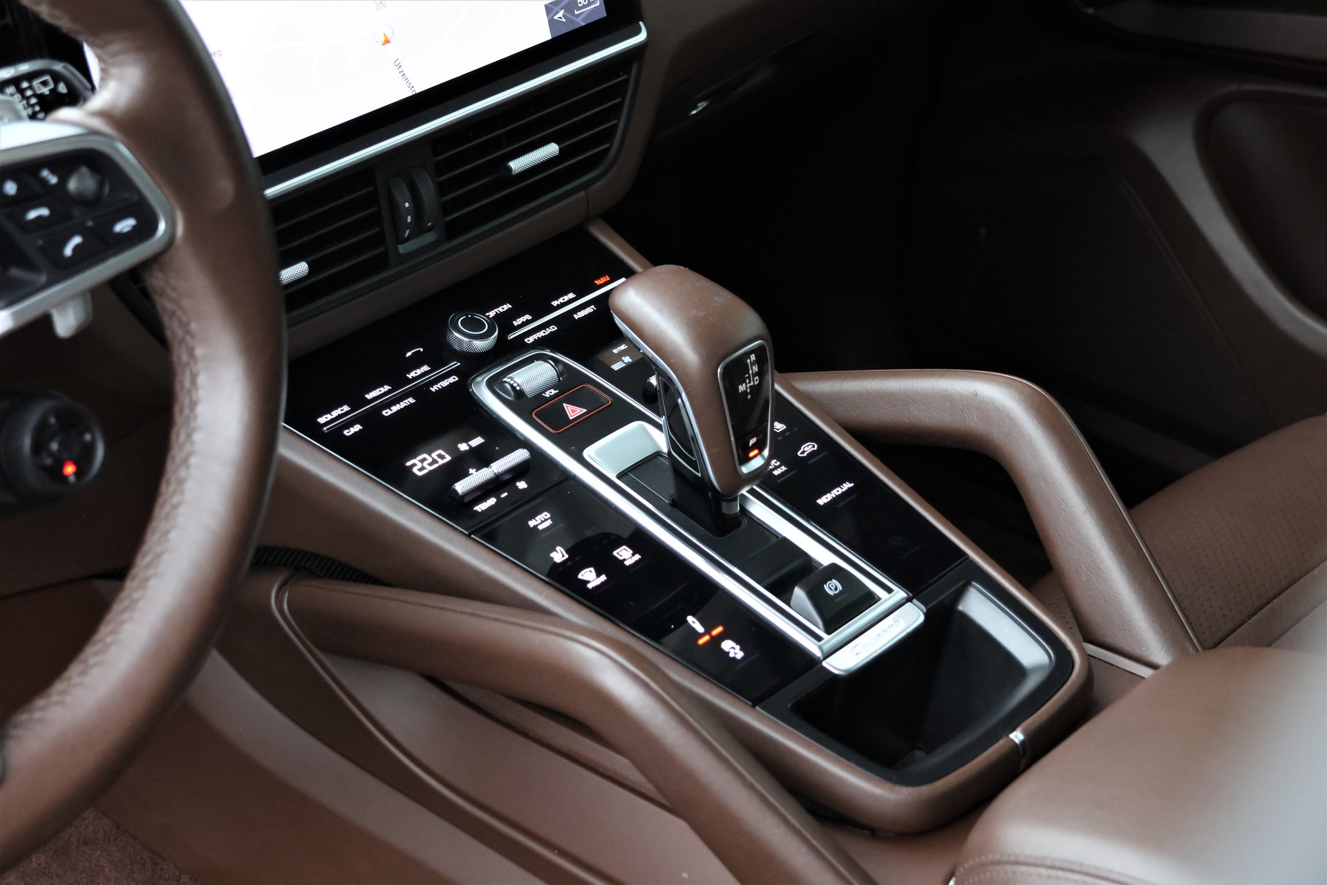 PORSCHE Cayenne E-Hybrid (CH)-image-9