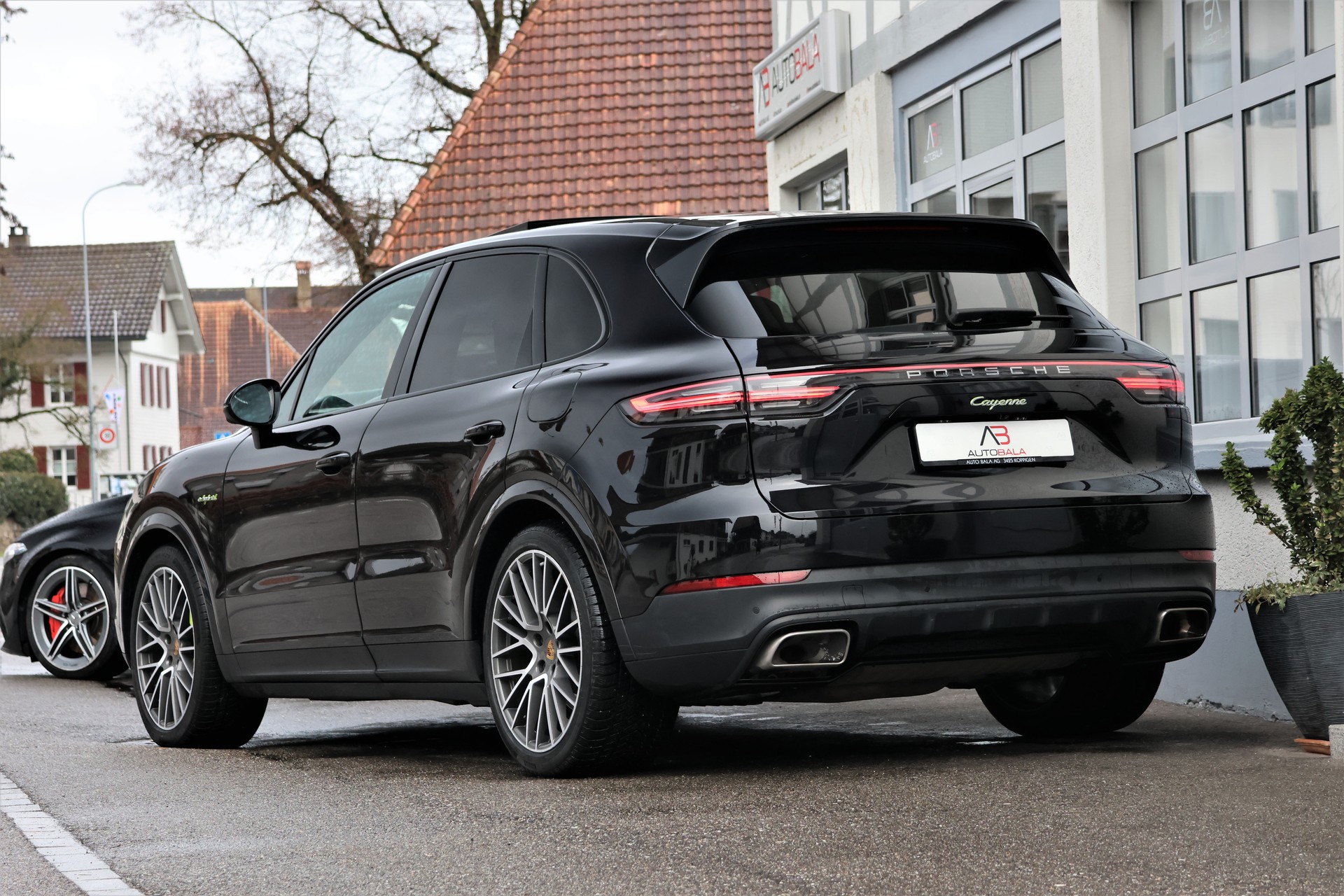 PORSCHE Cayenne E-Hybrid (CH)-showroom-element-1