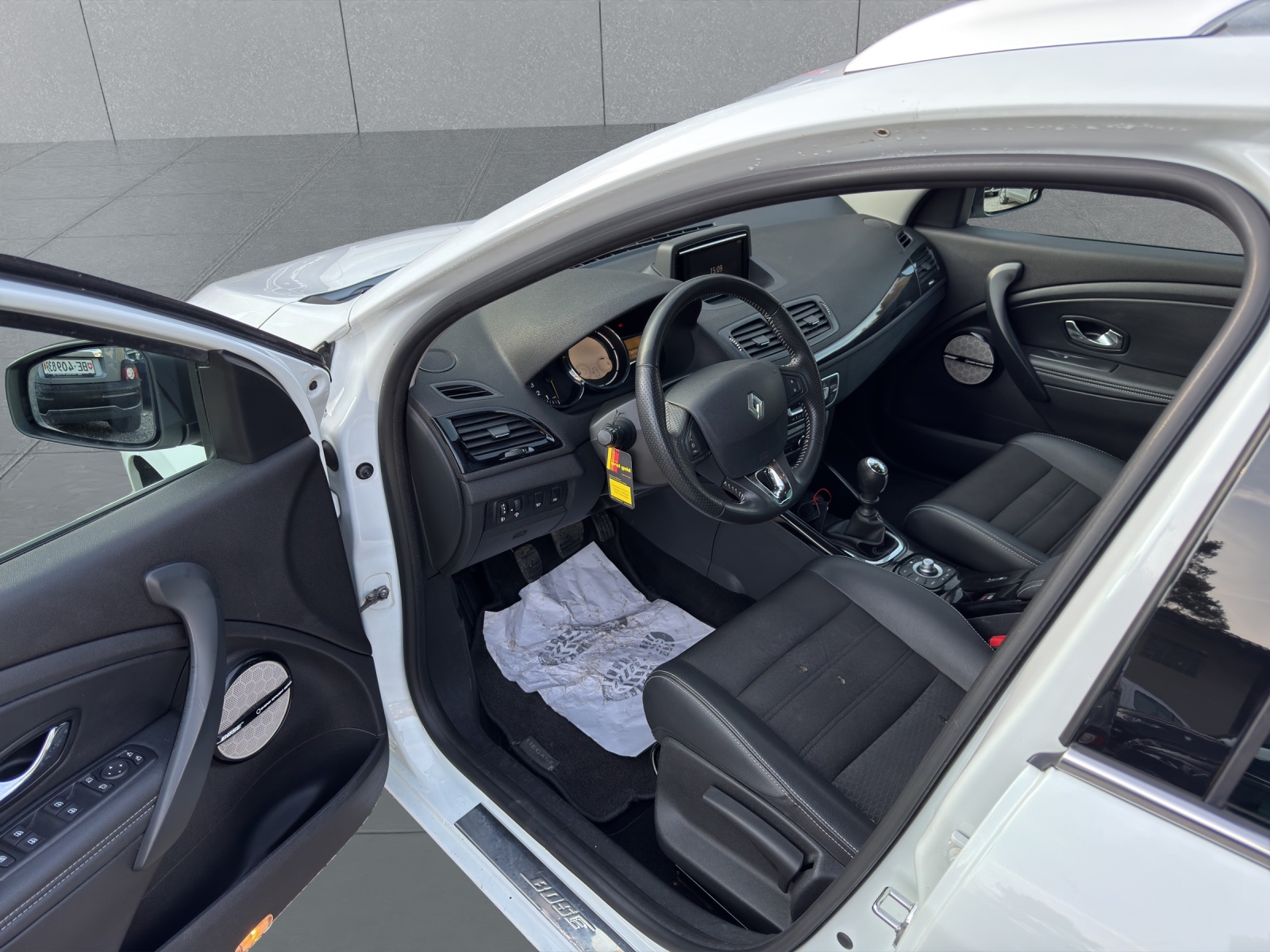 RENAULT Mégane Grandtour 1.2 16V Turbo Bose-image-8