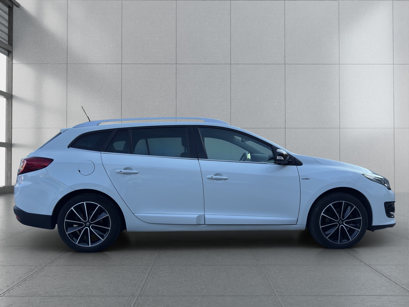 RENAULT Mégane Grandtour 1.2 16V Turbo Bose-image-5