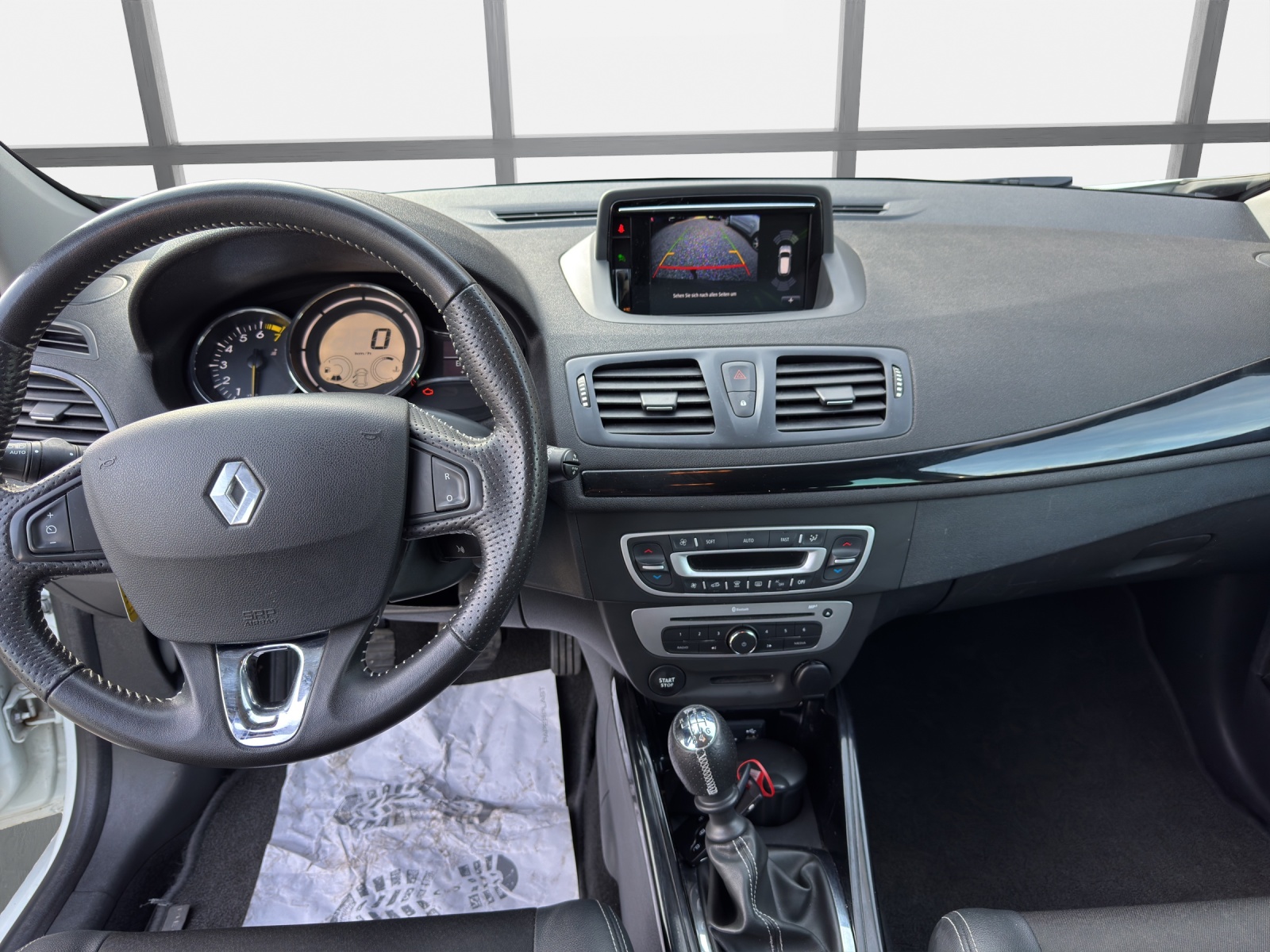RENAULT Mégane Grandtour 1.2 16V Turbo Bose-image-10