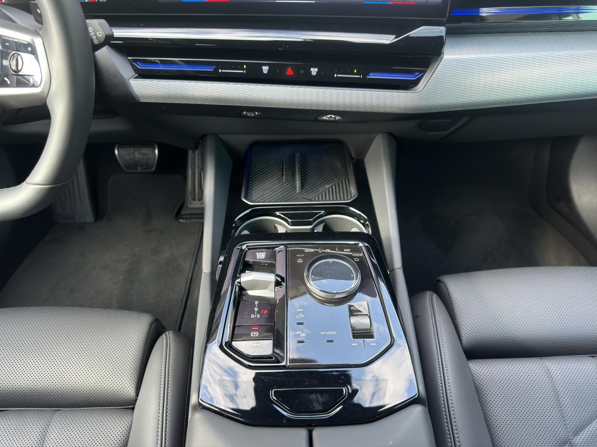 BMW 520d xDrive 48V Touring M Sport Steptronic-image-16