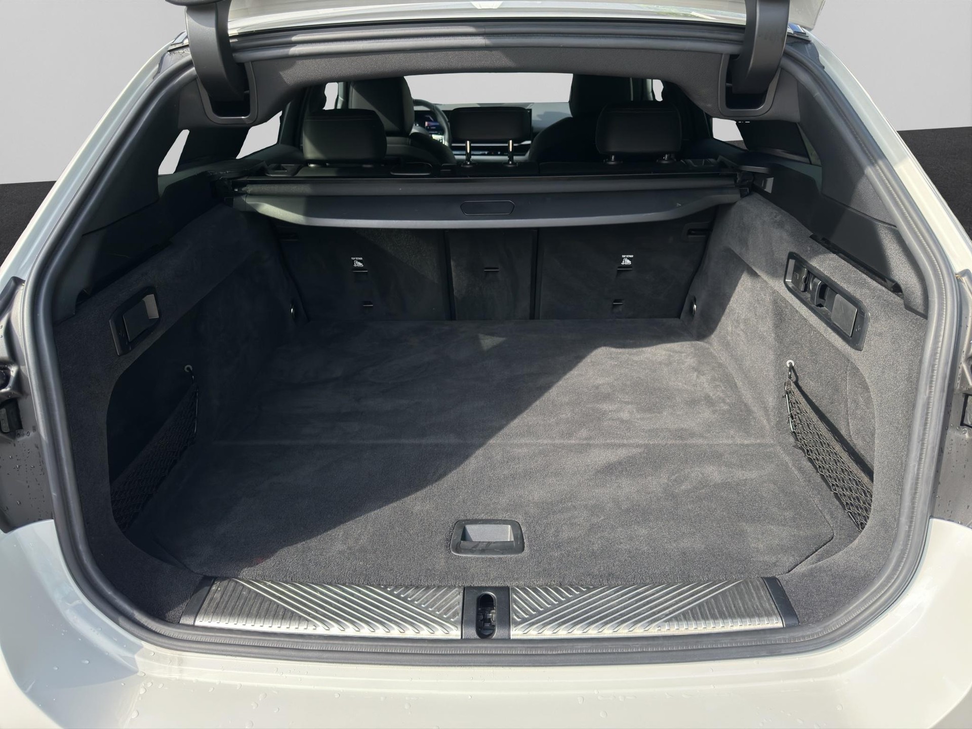 BMW 520d xDrive 48V Touring M Sport Steptronic-image-22